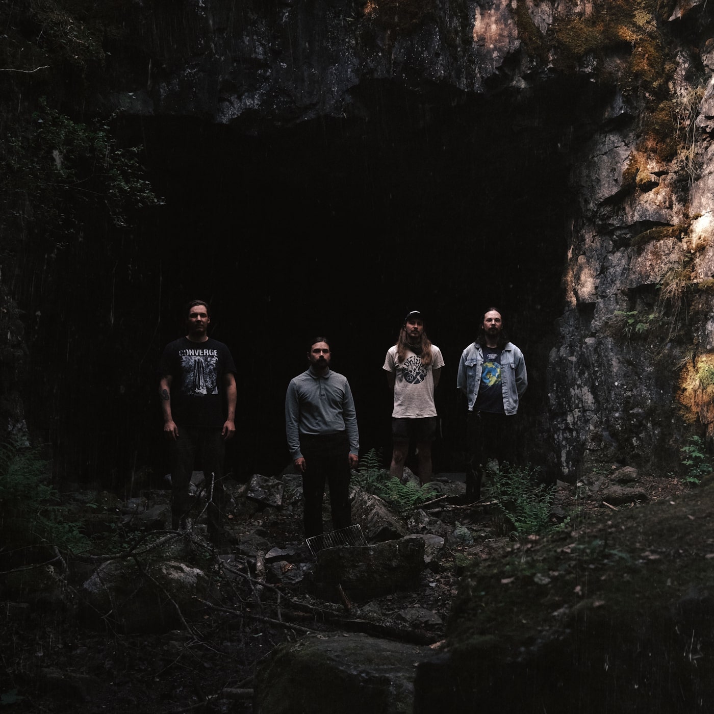 Finnish screamo band Väylä carve “Pinttyneet kuvat” out of blurred memories and old shadows 3 Väylä