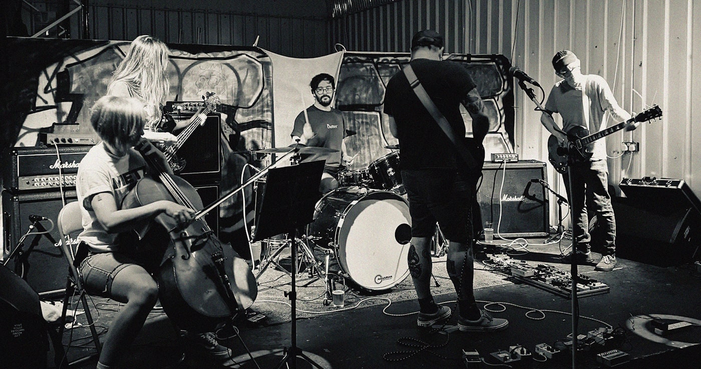 Post metallers IAN fold humor, friendship, and slow-burning weight into “Come On Everybody, Let’s Do Nothing!” 4 IAN