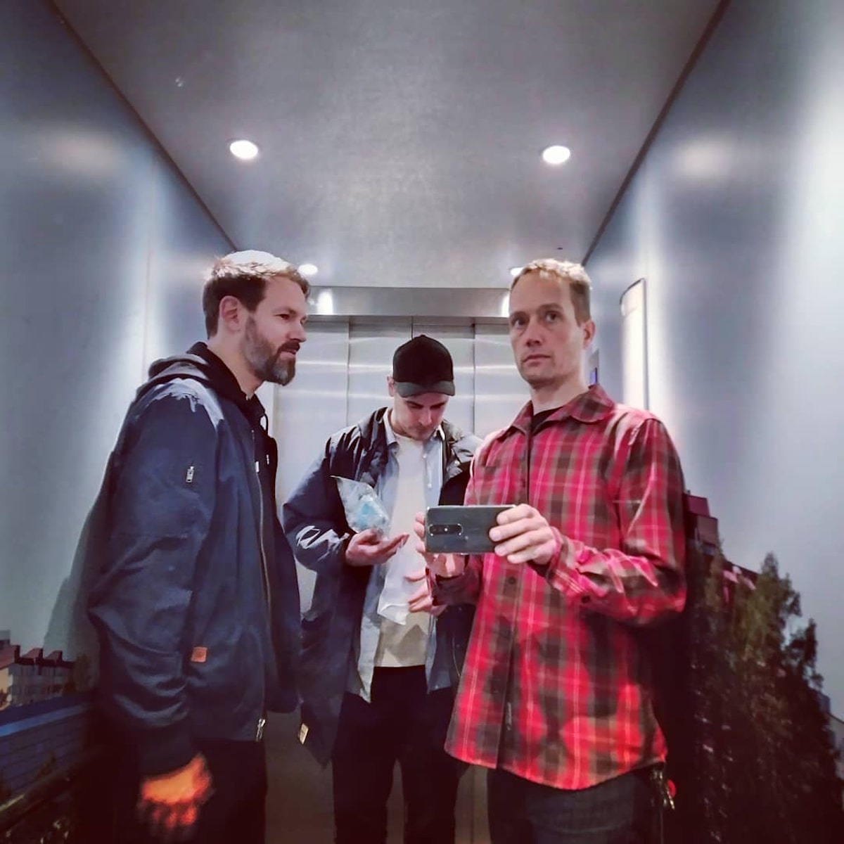 Stockholm noise rockers MPB trace a harder line on “Flattened”, return to English and writing straight into crisis 1 MPB