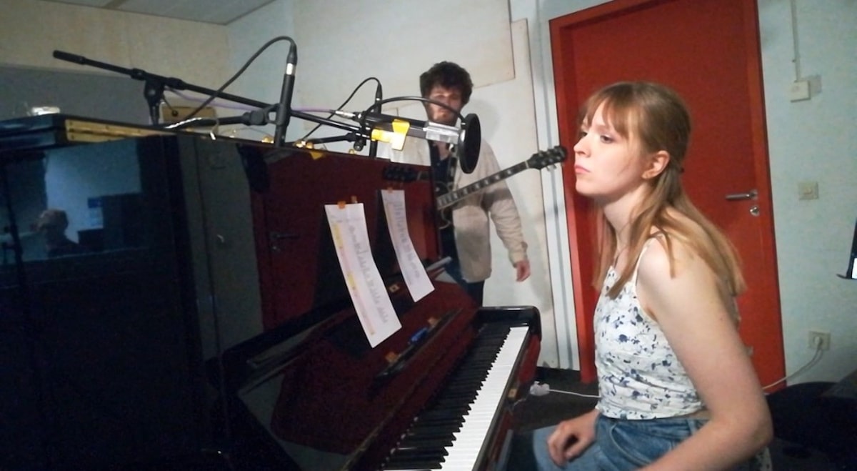 MOTTE turn drifting years into quiet, imperfect indie rock 5 motte