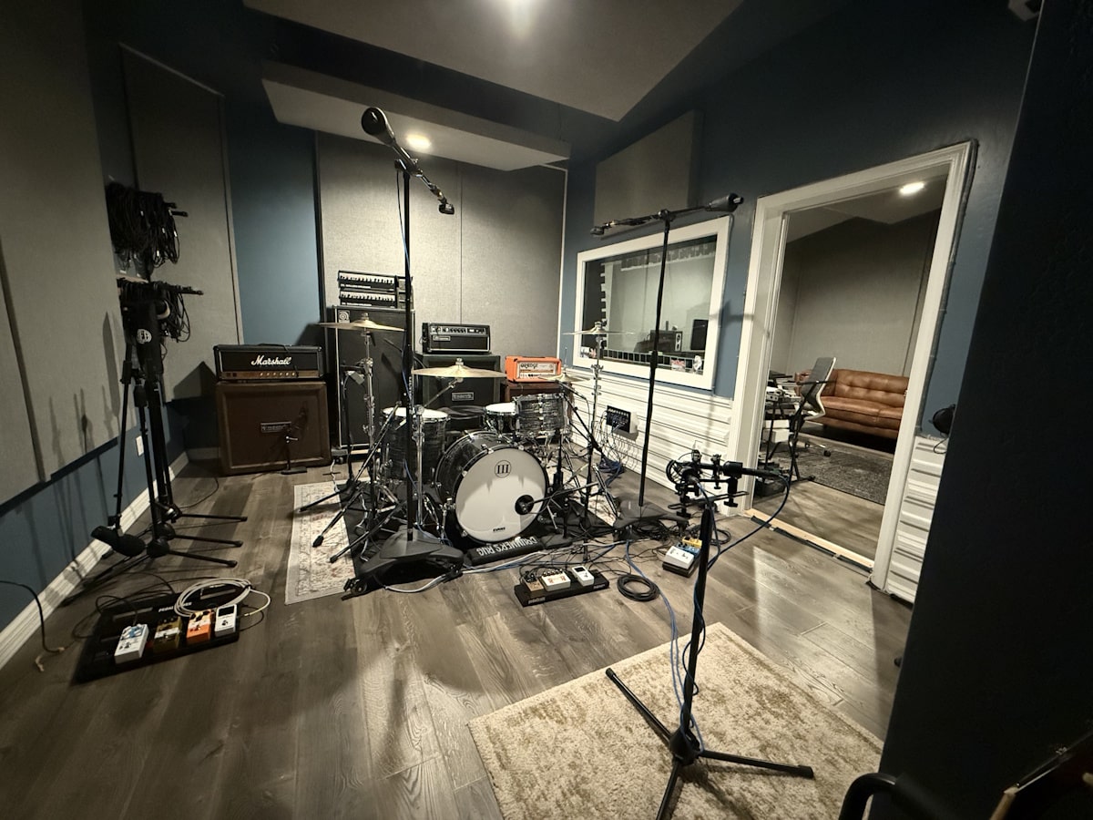 Noise Real Records opens its “Noise Pollution Series” with a Cursive 7” built around two long-evolving versions of “The Recluse” 2 Cursive