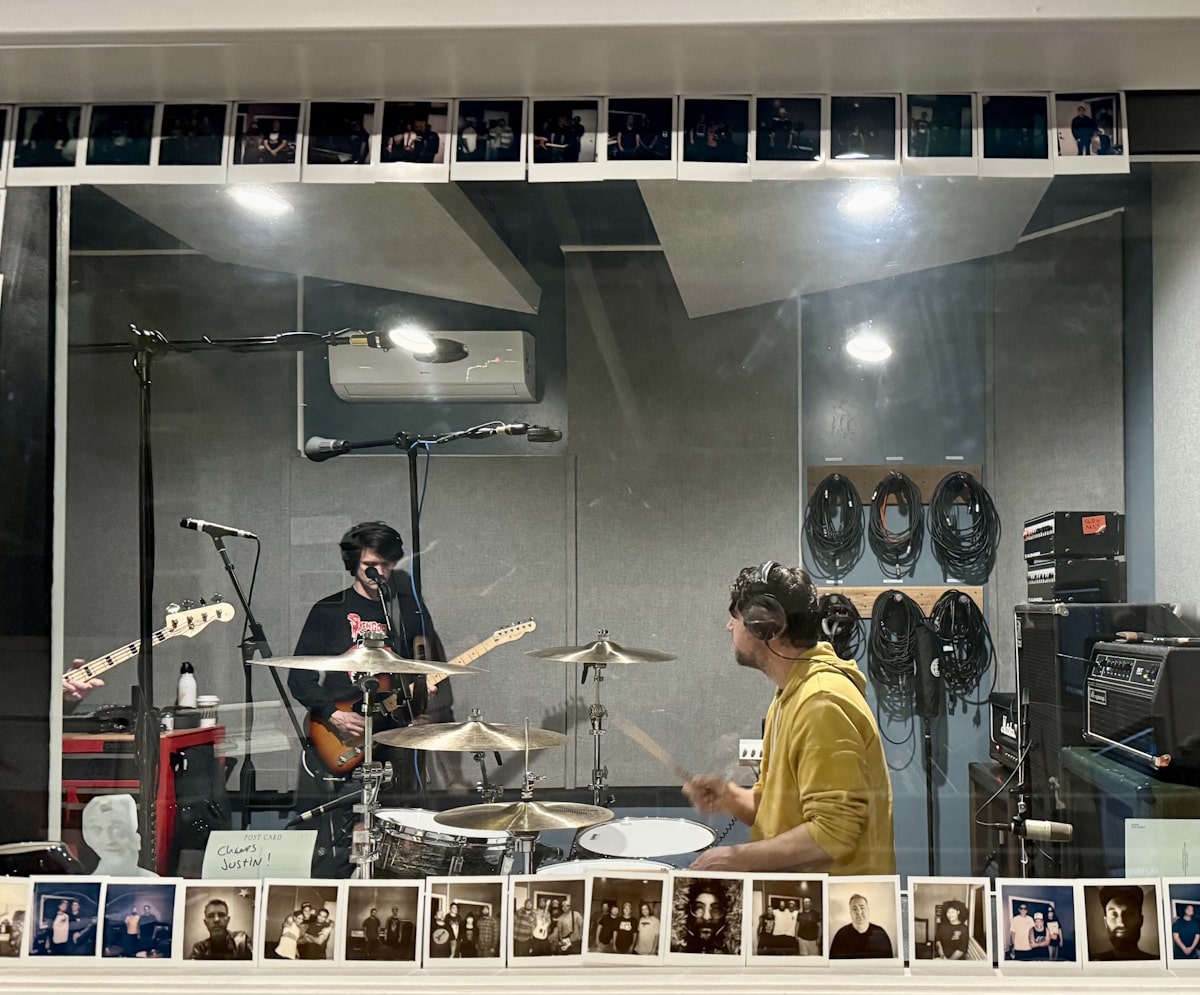 Noise Real Records opens its “Noise Pollution Series” with a Cursive 7” built around two long-evolving versions of “The Recluse” 1 Cursive