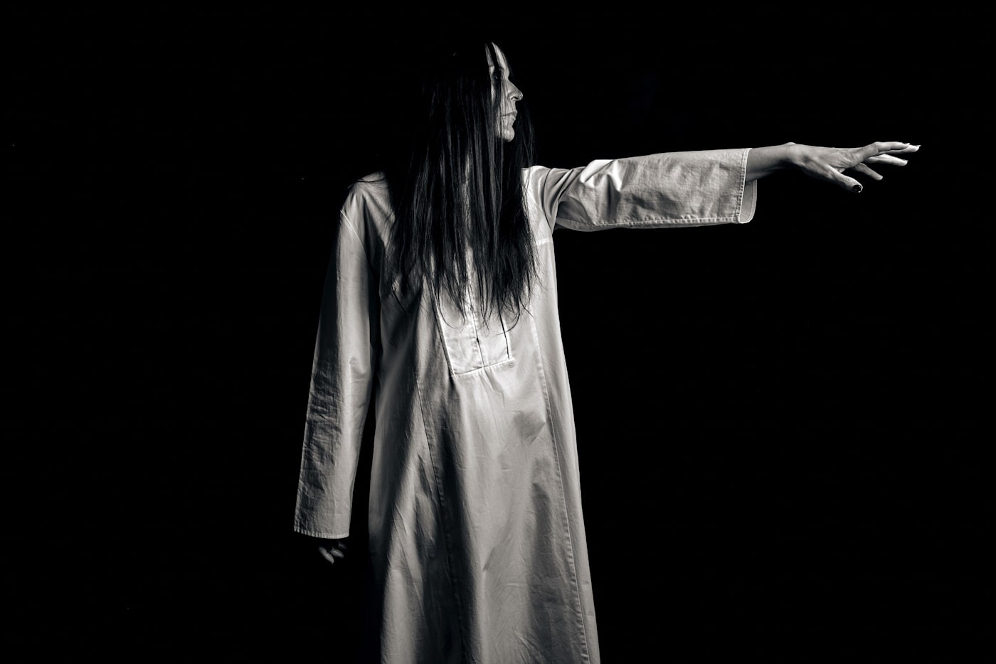 Goth rockers COLD IN BERLIN return with “Wounds”, built around the scars people carry and the strange strength that rises from them 1 Cold In Berlin by Rupert-Hitchcox