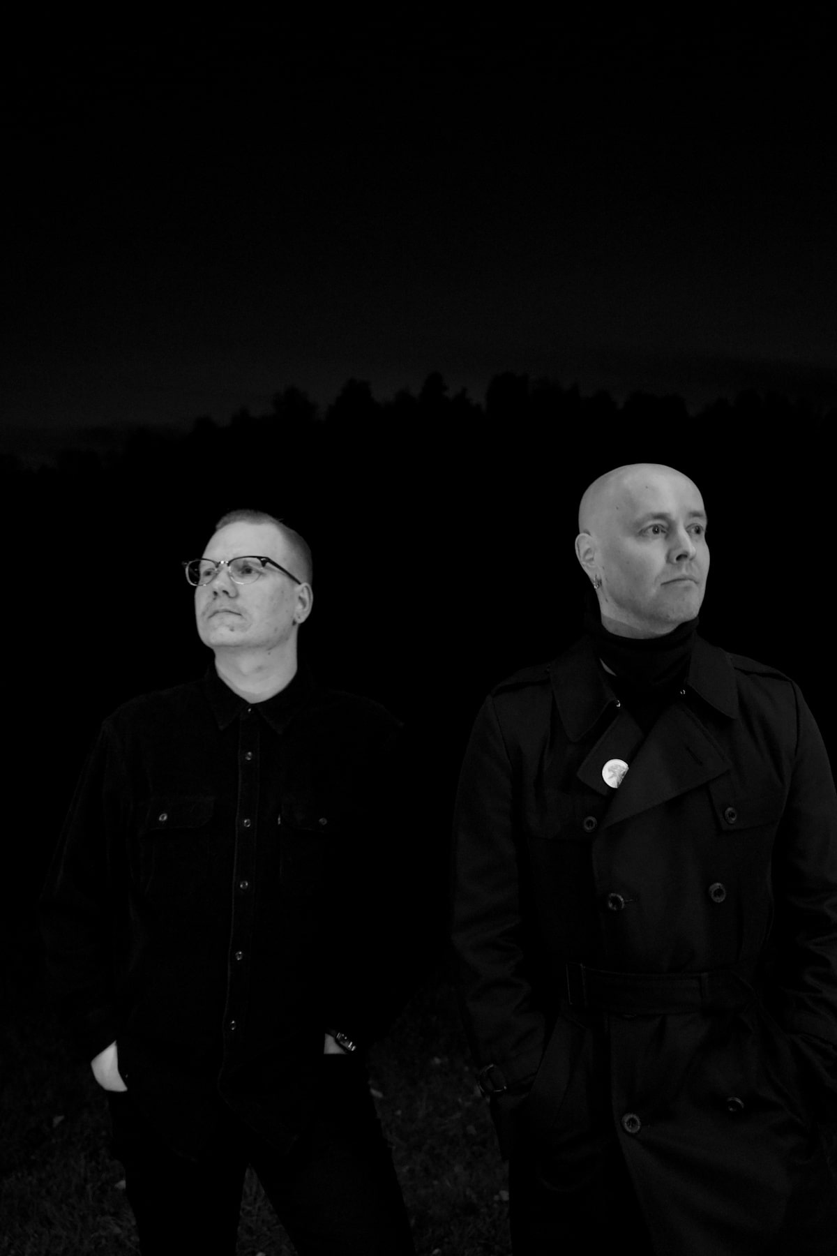 MIRROR HANDS channel a bleak post-punk and darkwave mood on their debut EP 1 Mirror Hands