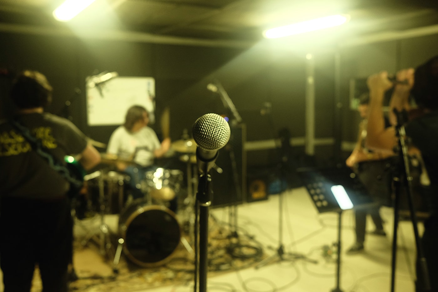 Portuguese noisy post hardcore band ROY BATTY trace noise, anonymity, and internal friction on debut EP 4 ROY BATTY, by @davidjsr13