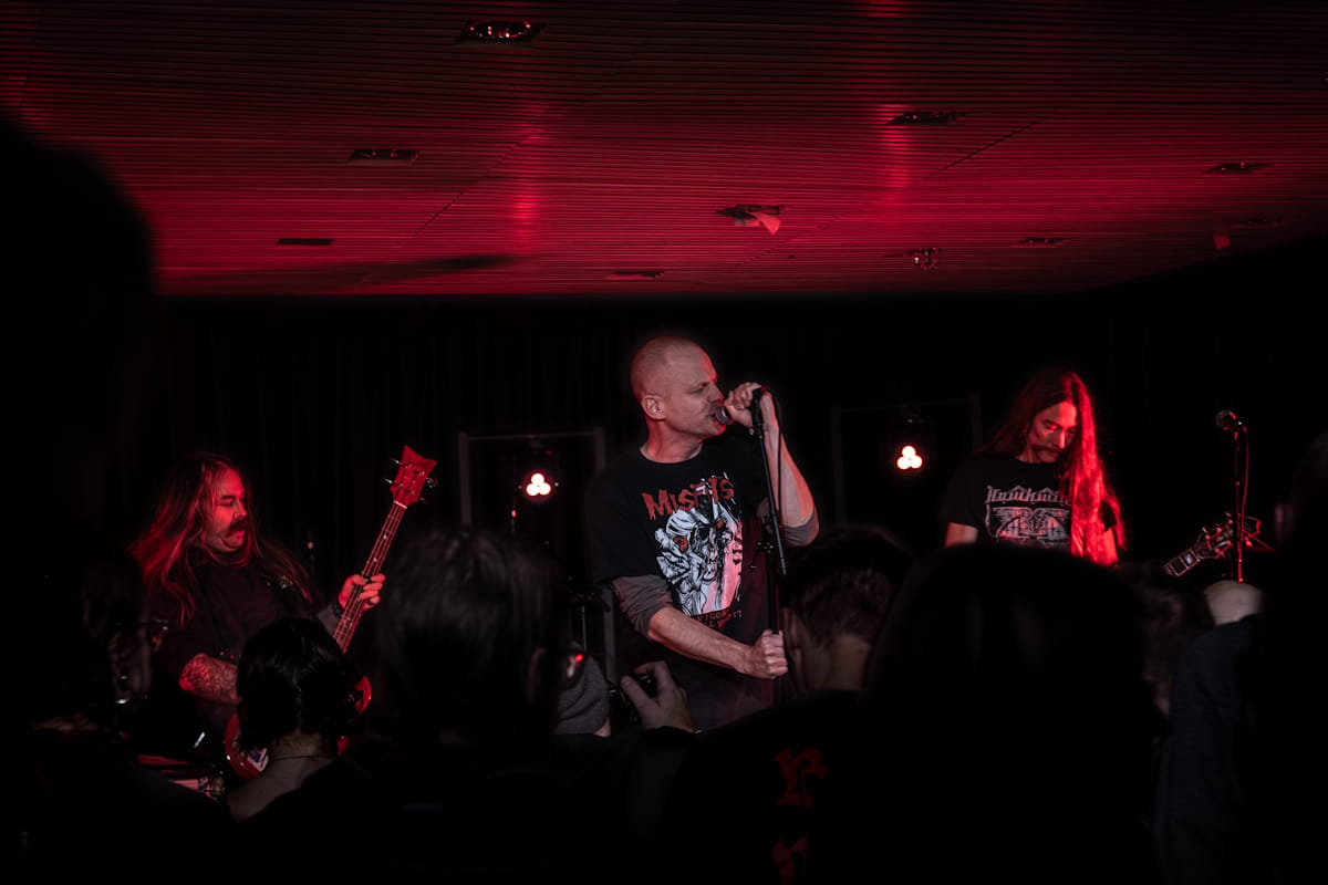 REFUSED closed their hometown chapter with three sold-out farewell nights in Umeå, documented by Rapha Vargas 2 Svart Hål, by Rapha Vargas