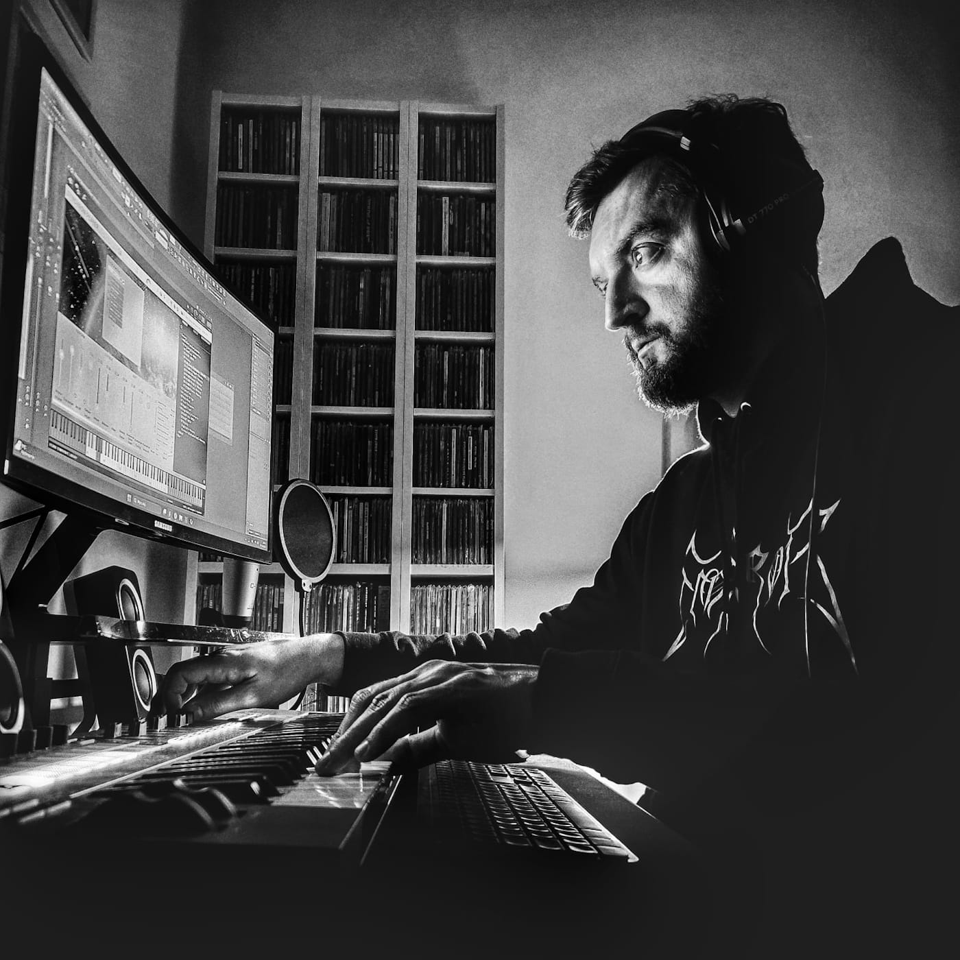 SADFACE debuts "Draped in the Hollow", turning emotional weight into cinematic sound 3 Paweł Sadface