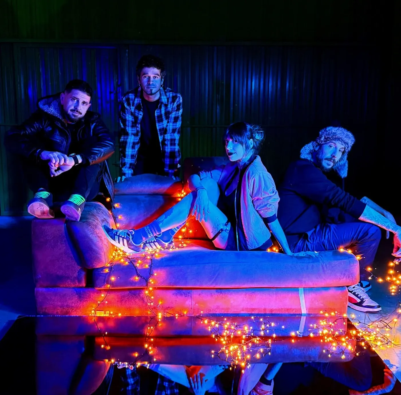 LE MUR confront the impossible beauty standard with "Porno" 1 LE MUR