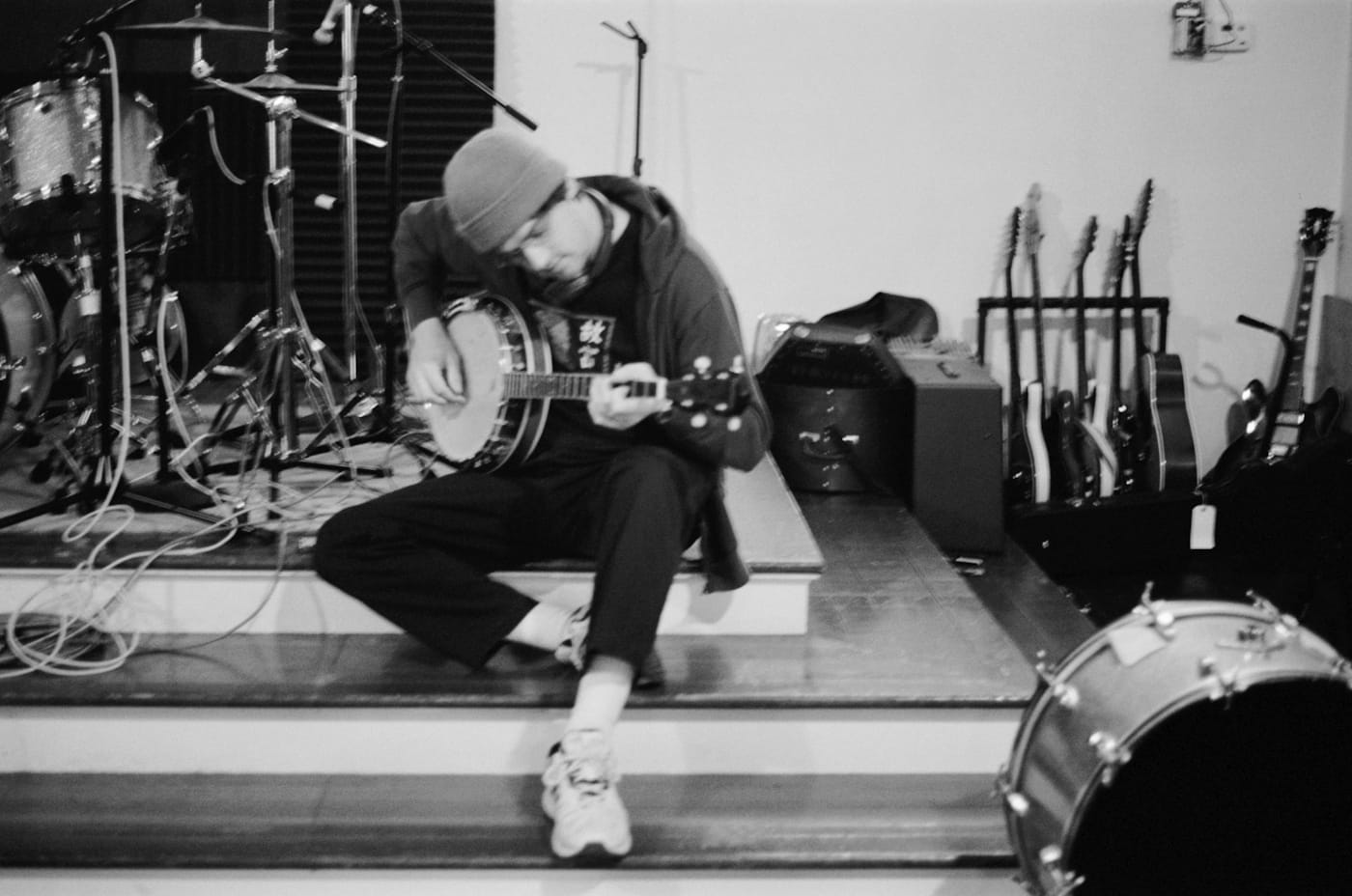 Mellow shoegaze alt rockers PILEUP walk through their mesmerizing album "Leave The Light On" 7 Pileup