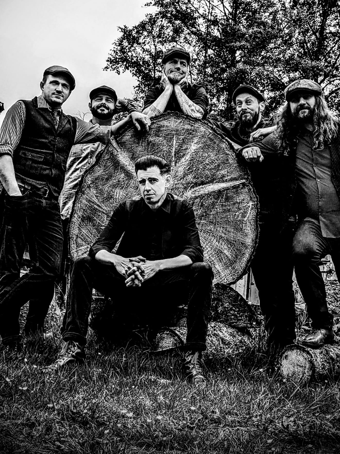 Banjos, washboards, and bad decisions - THE STILL SPIRITS return after a decade with "Small Time Crime" - ten tracks of rowdy folk-punk party 8 STILL SPIRITS