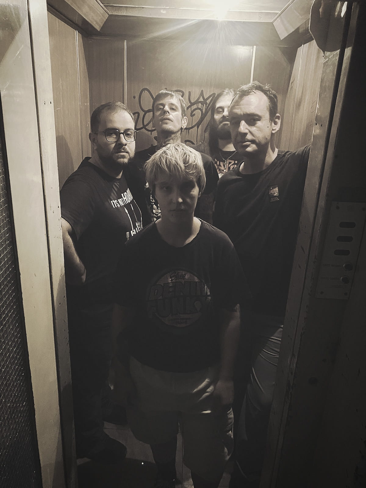 Athens post-screamo outfit PRAY FOR DECADENCE drop intriguing 2-tracker "Sleeping in the Deep" 5 Pray for Decadence