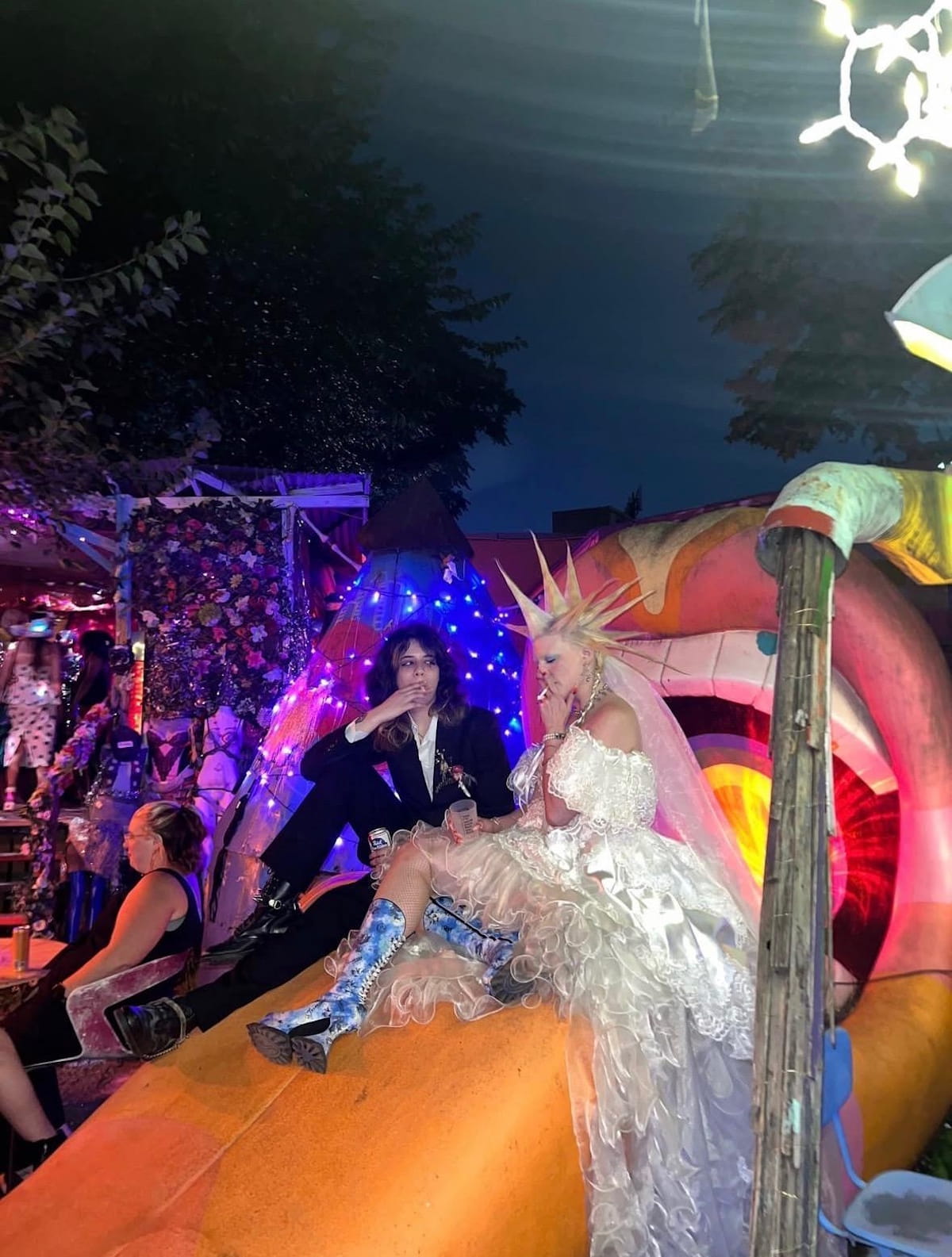 CASH BRIBE turn a wedding joke into a blown-out live document on “White Wedding” 2 Charlotte (left) and Zoey (right).