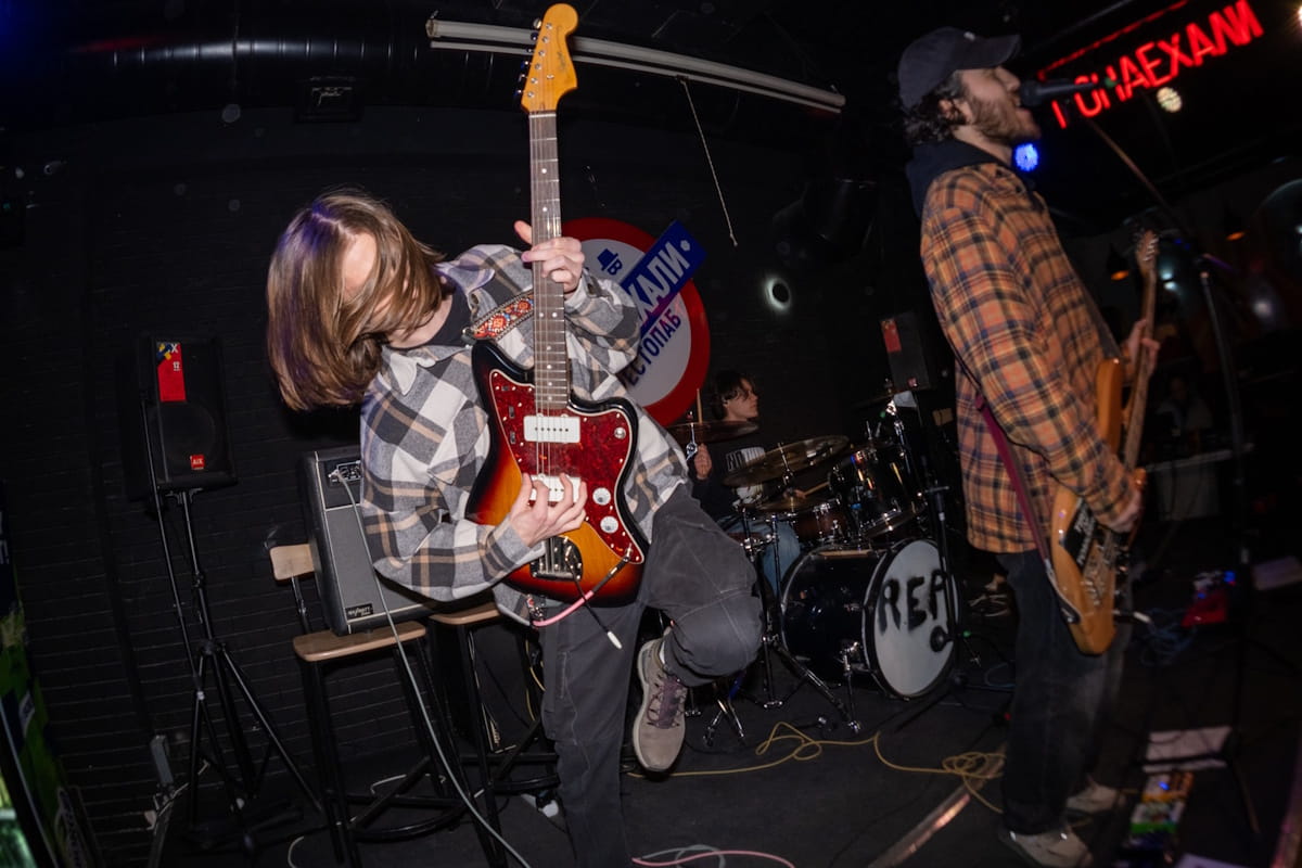 elbowsway stretch shoegaze across burnout, isolation, and Lynchian dread on debut EP “common sense” 2 elbowsway