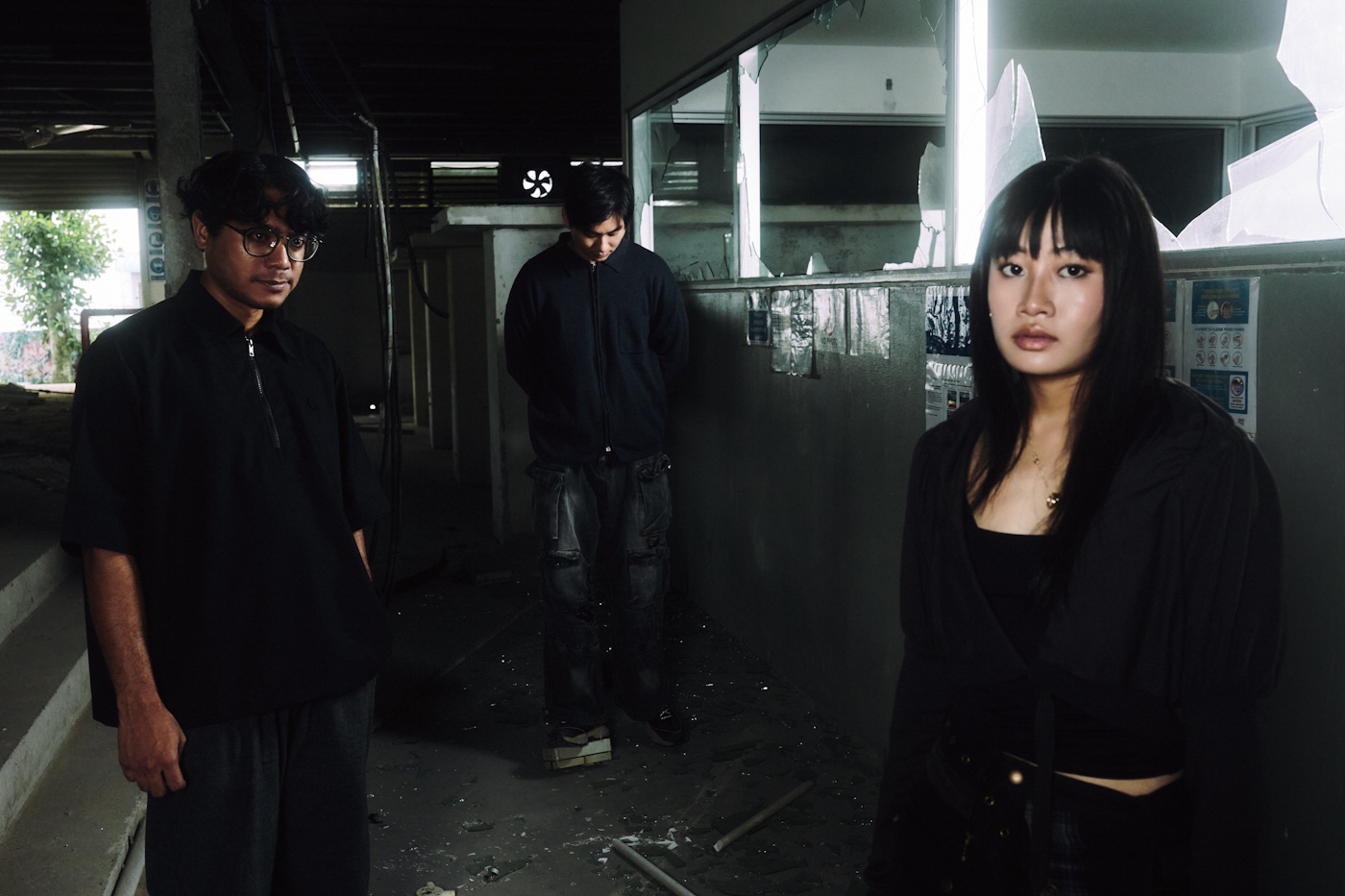 Singapore’s shoegazin' mellow act GNAW bends alt-rock instinct through digital distortion on “Inside a Machine That’s Glistening” 1 Gnaw