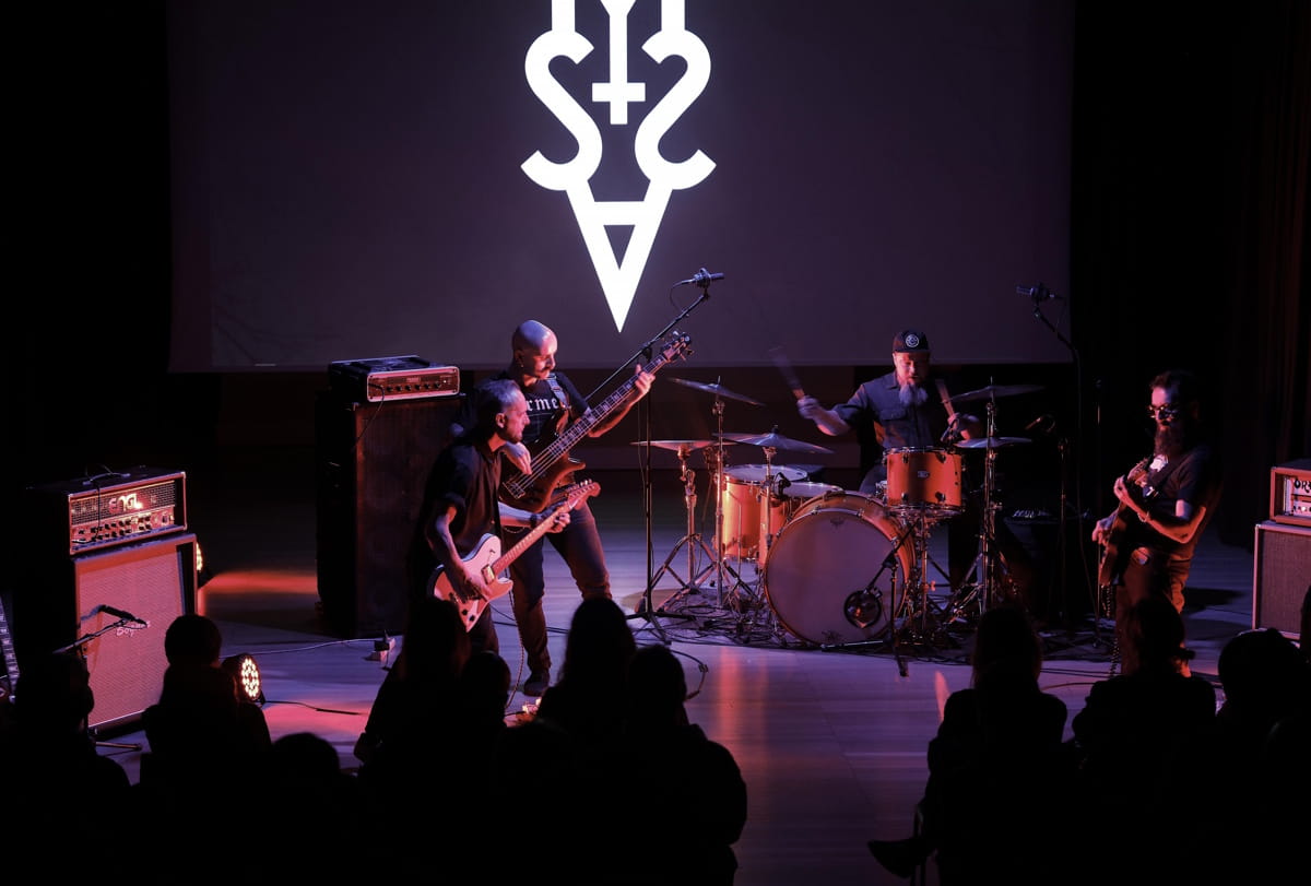 MEDUSSA step away from post-rock conventions and back to a four-piece on "Mueran las Ideas" 2 Medussa