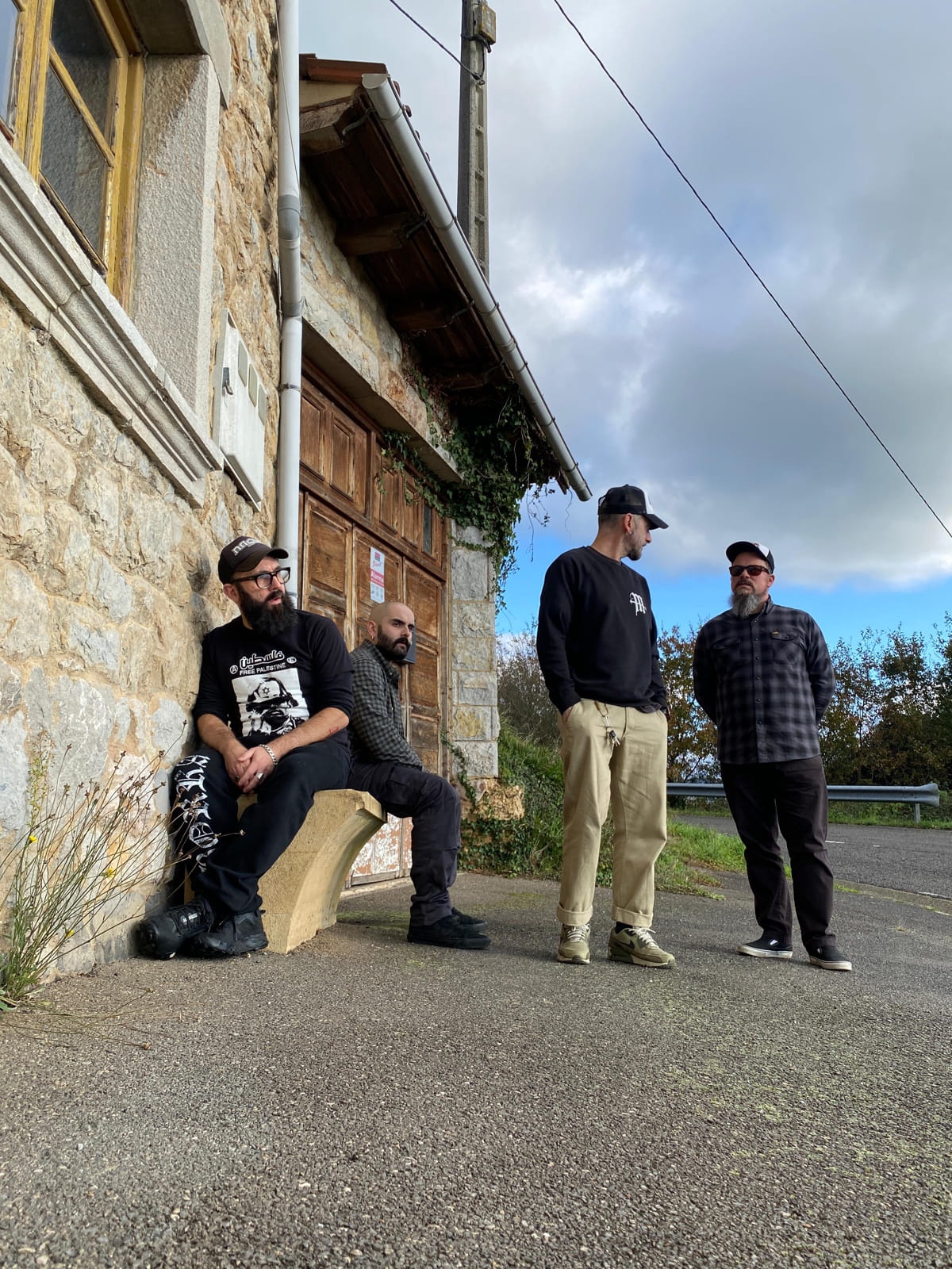 MEDUSSA step away from post-rock conventions and back to a four-piece on "Mueran las Ideas" 1 Medussa
