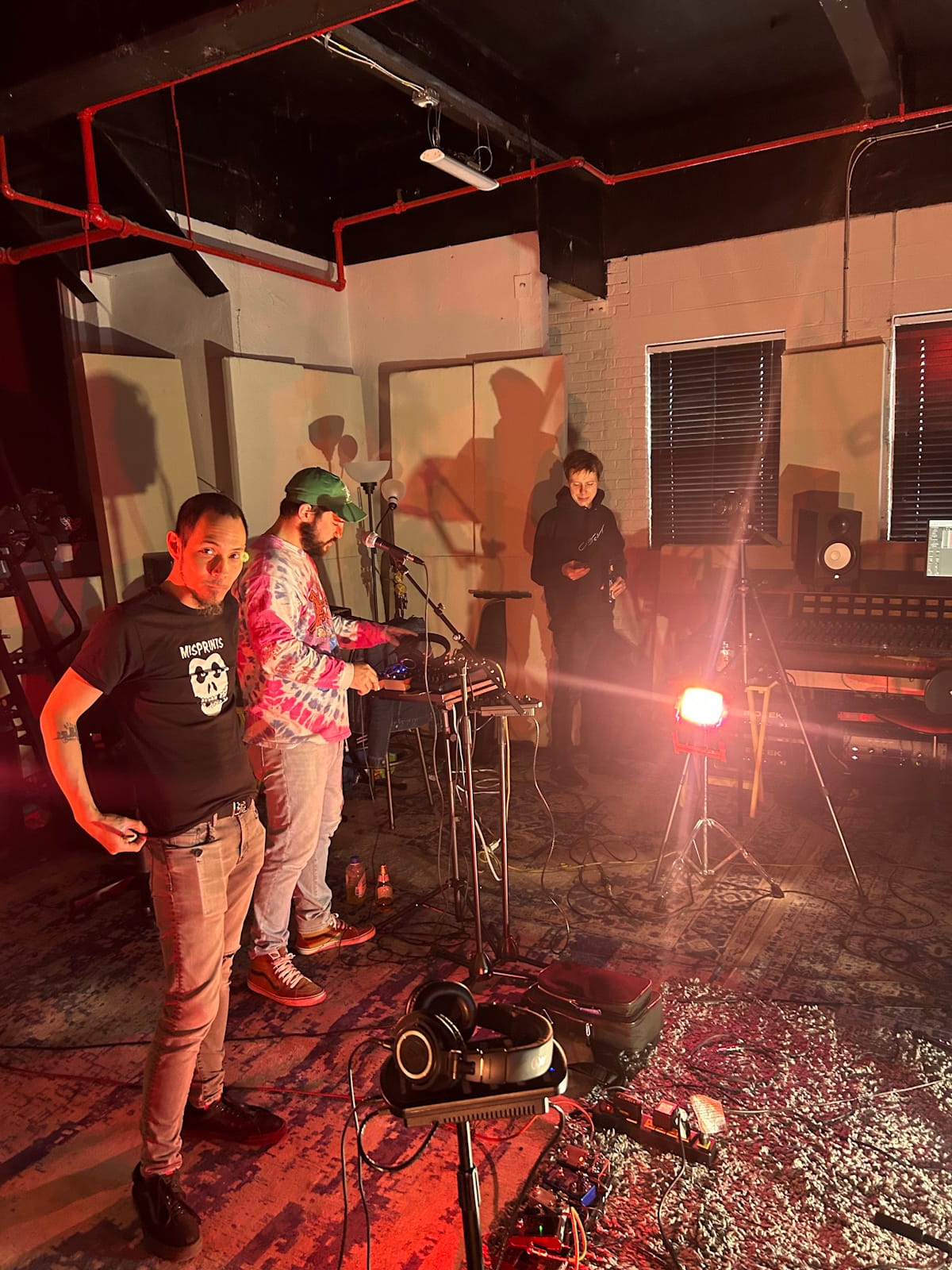 CASH BRIBE turn a wedding joke into a blown-out live document on “White Wedding” 8 Brian and Joe at the Cart Session. Matias, the dude that recorded it, is in the background.