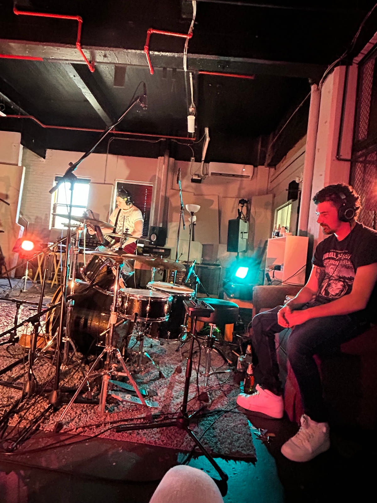 CASH BRIBE turn a wedding joke into a blown-out live document on “White Wedding” 7 Larry in the foreground and Kirk in the background at the Cart Music session in Philly