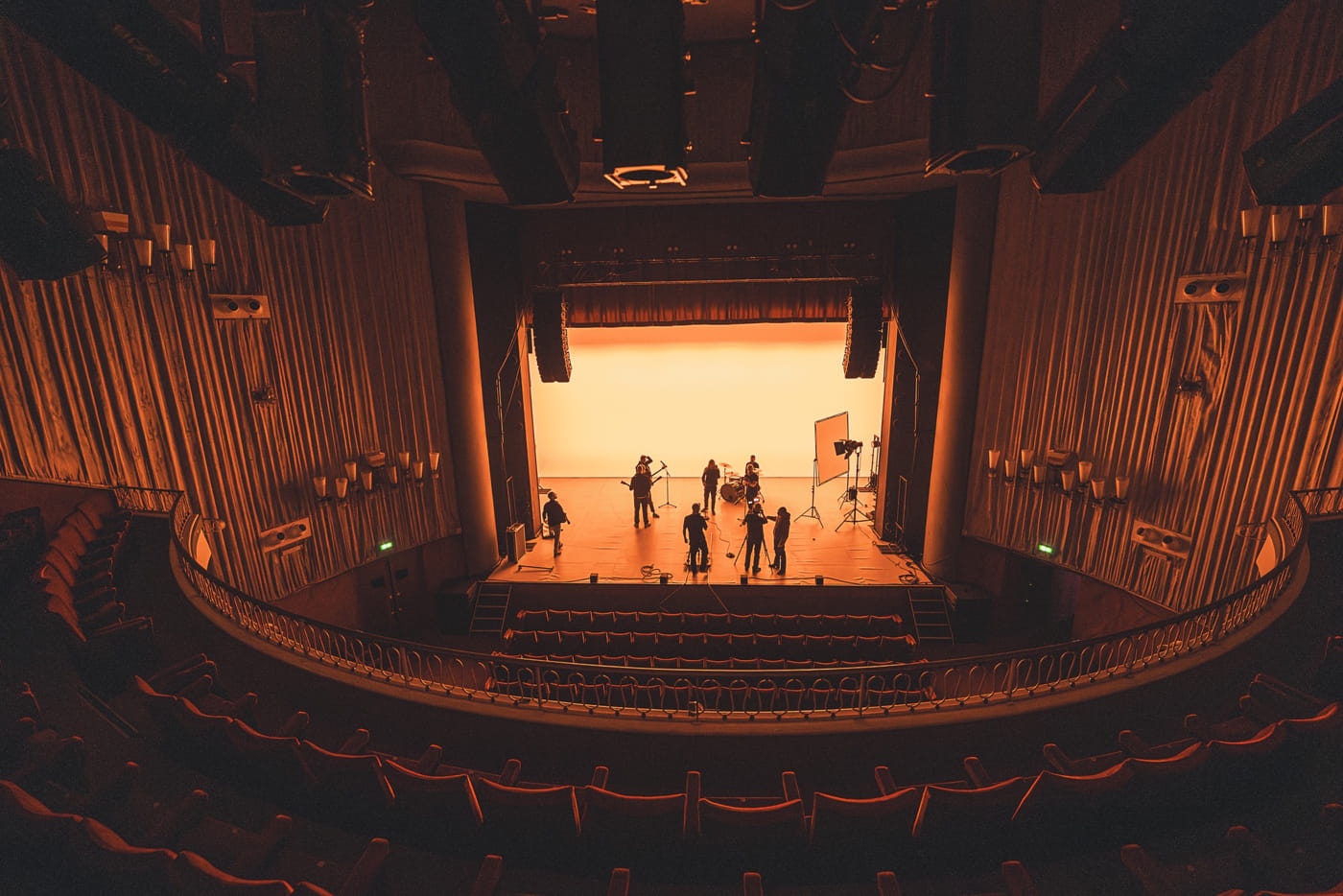 Post metallers JUNON, Charles Masset, and Thomas Ayrinhac break down the making of the amazing cinematic video for "The Chaser" 5 JUNON 📷 Emmanuel Poteau