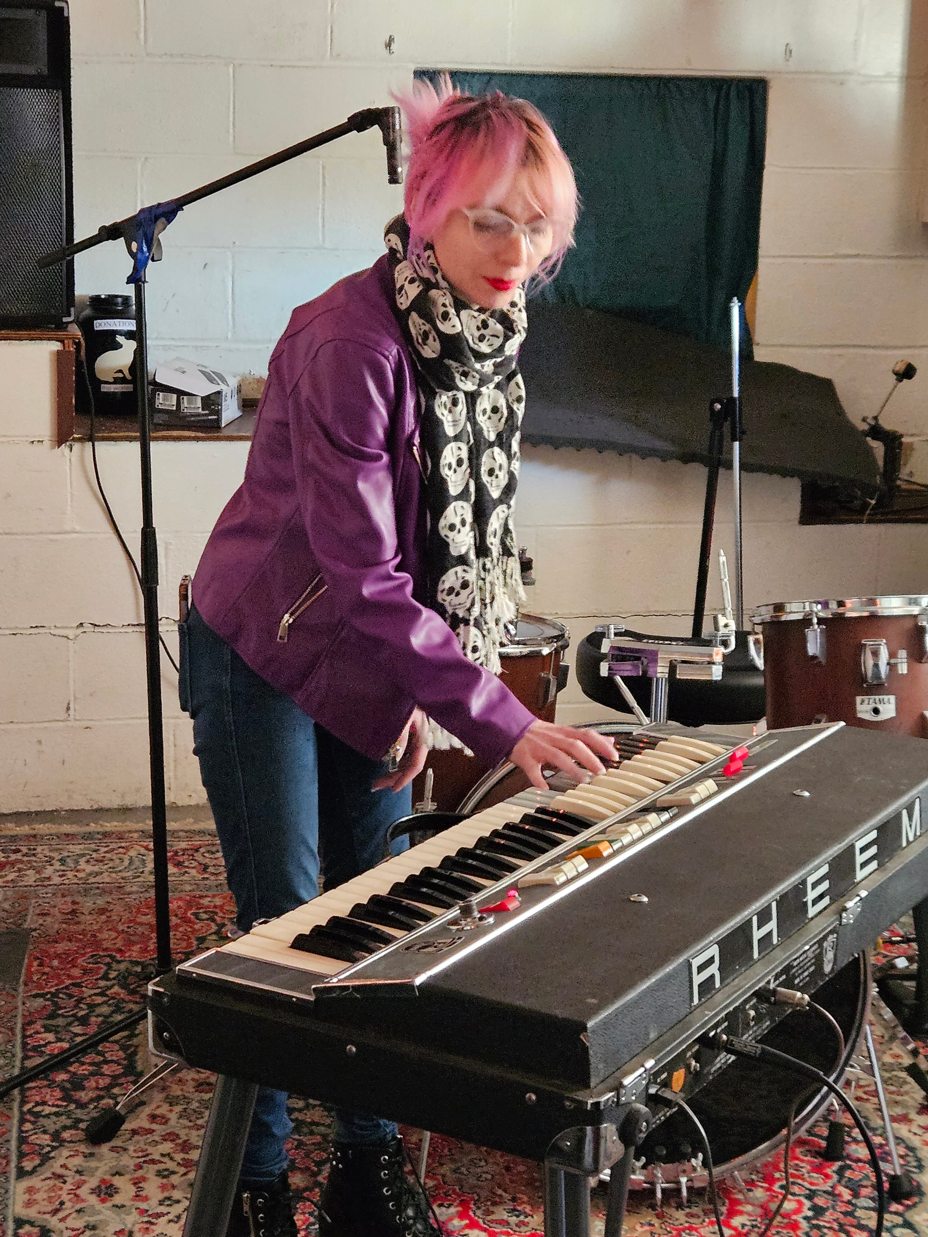 Garage punk rock'n'rollers THE DOWNSTROKES turn small-town parades, insomnia, and old bands into “The Furious Hours” 4 Mercedes records organ tracks