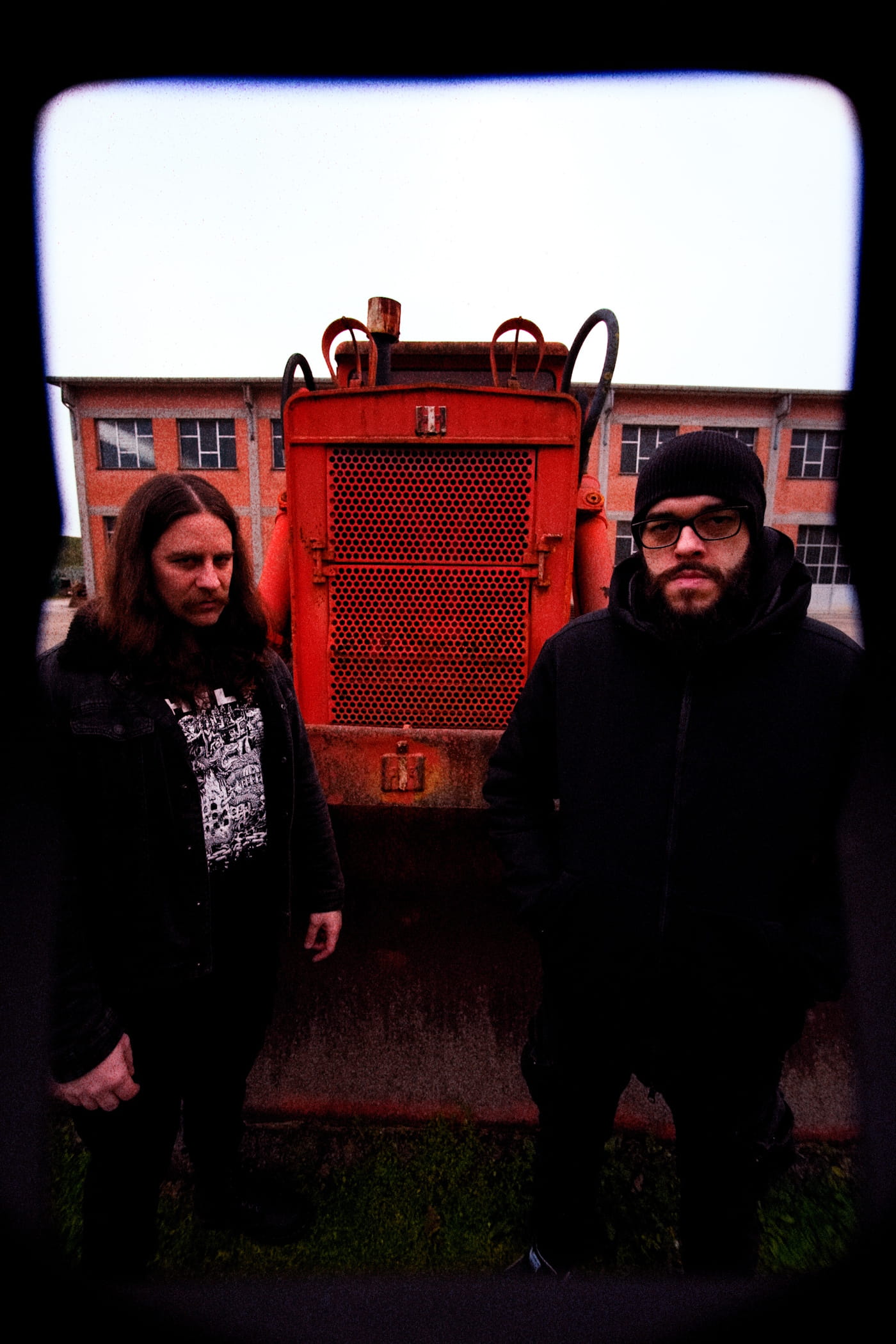 Noise rock goes ugly & heavy on "Out for blood" by NADSAT 2 Nadsat