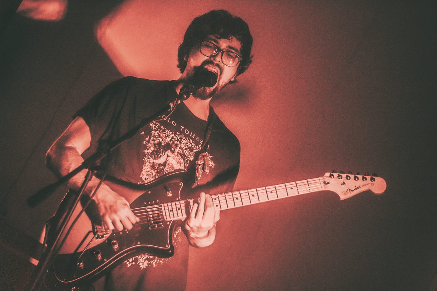 Mexico City dark screamo duo OSHIRA debut "Vorágine," tackling never being on time for your own life and disappearing to belong 6 Oshira