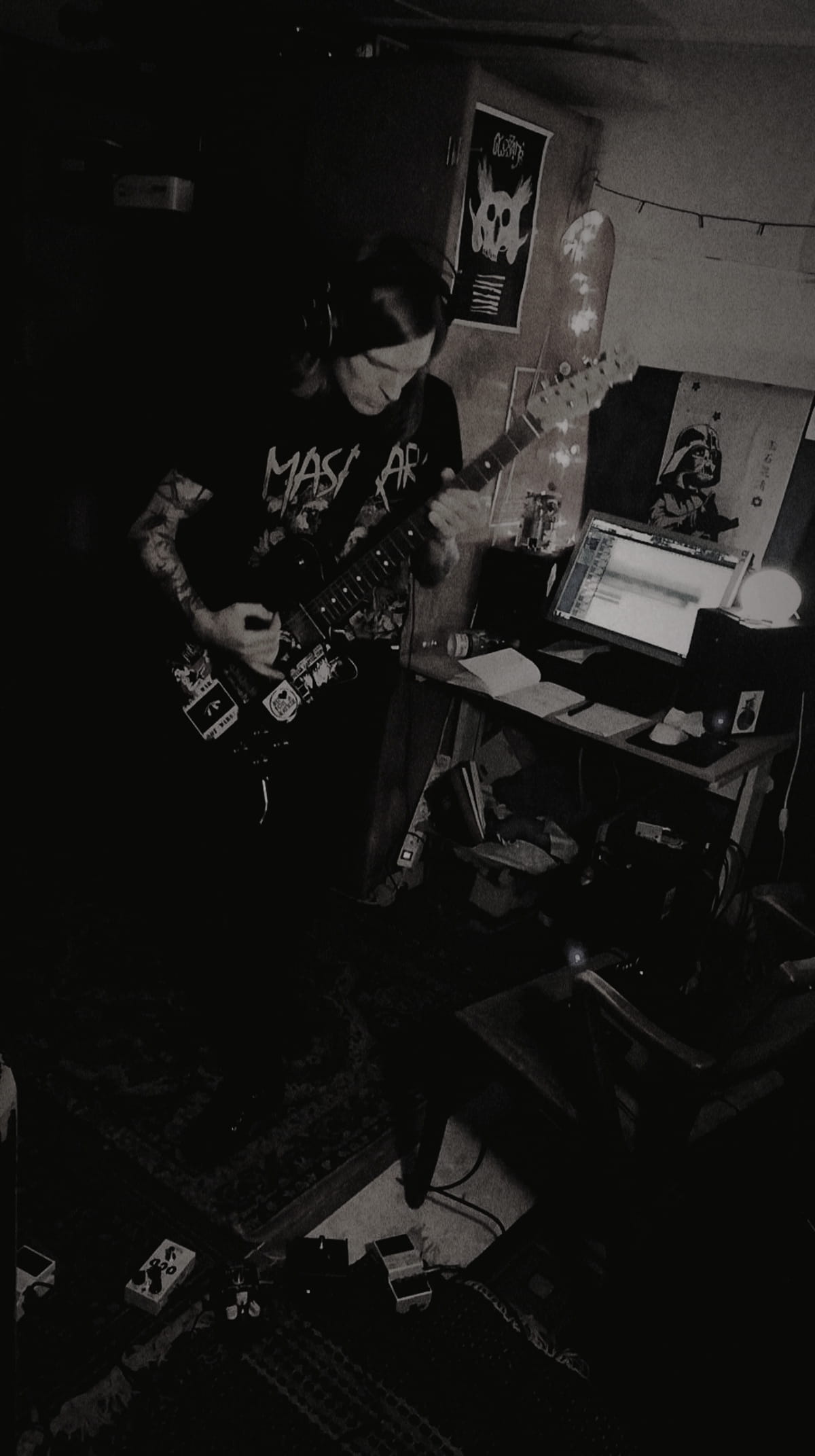 Screamo splits tradition continues on the newest offering from Finland's LETTERBOMBS and Göteborg's ÅTERSTOD 5 Henning - återstod