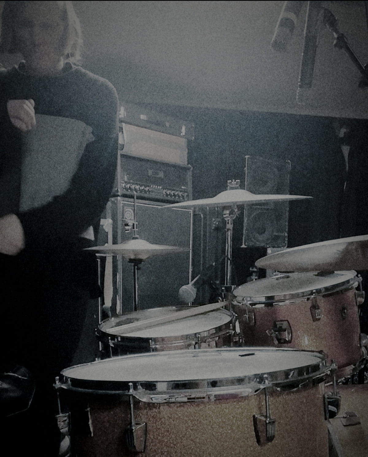 Screamo splits tradition continues on the newest offering from Finland's LETTERBOMBS and Göteborg's ÅTERSTOD 2 Henning - återstod