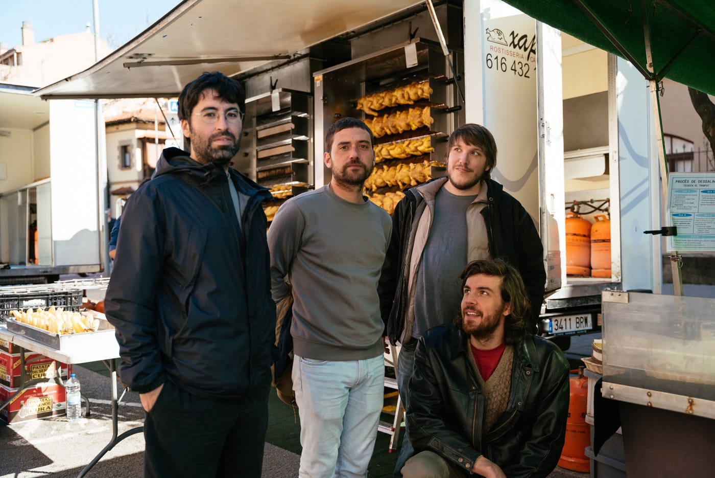 Power pop emo rockers POWER BURKAS turn fricandó, CrossFit, and a torn-down market into their fourth album "Amb la fi al davant" 1 Power Burkas