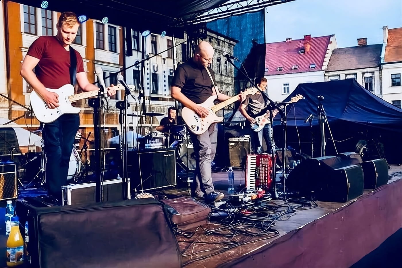 Alt rockers BY MILLION WIRES return after fourteen years with new EP "Not Over" 1 BY MILLION WIRES