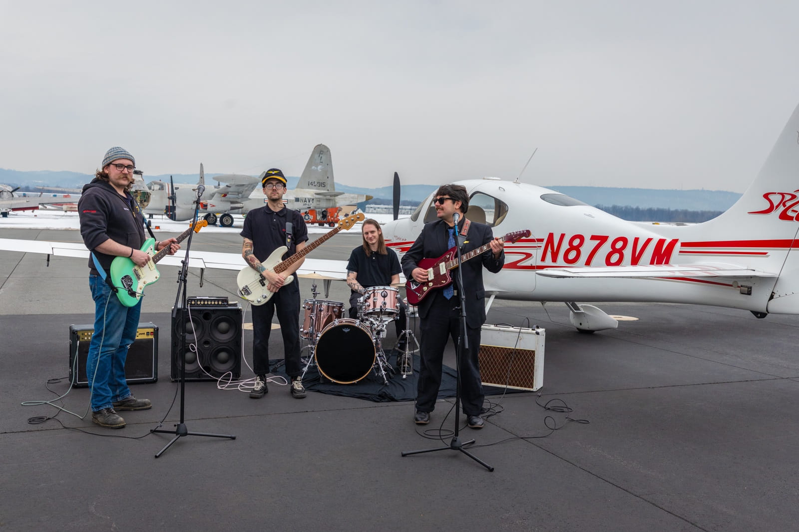 Indie pop punk rockers ELEPHANT JAKE walk through "'98", shaped by Masayoshi Takanaka and the loss of two grandfathers 1 Elephant Jake