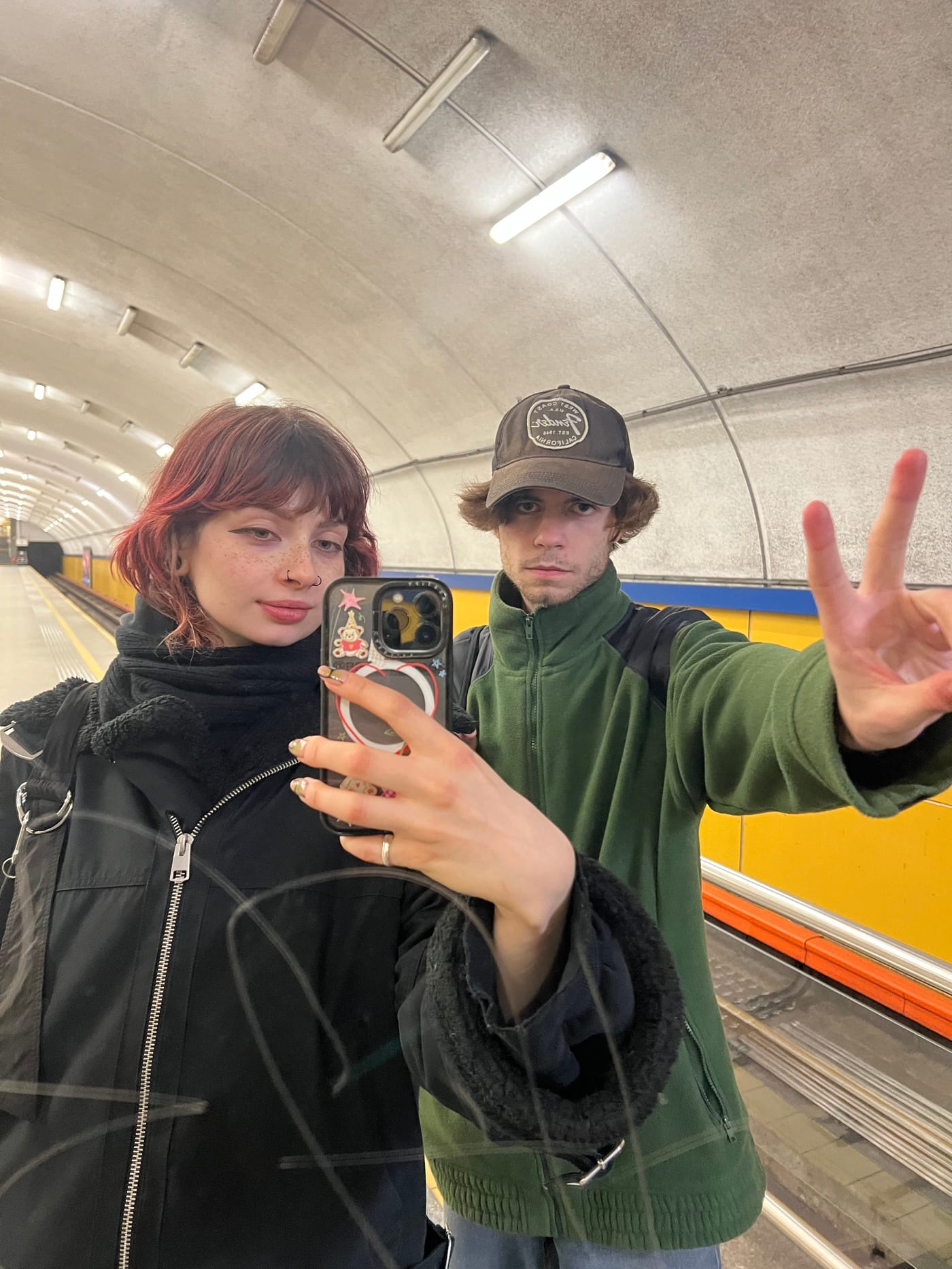 "Wszystko robimy razem": wracaj, bo ciemno and milion lat przestępnych turn 17 gigs of friendship into a split EP 5 WRACAJ BO CIEMNO