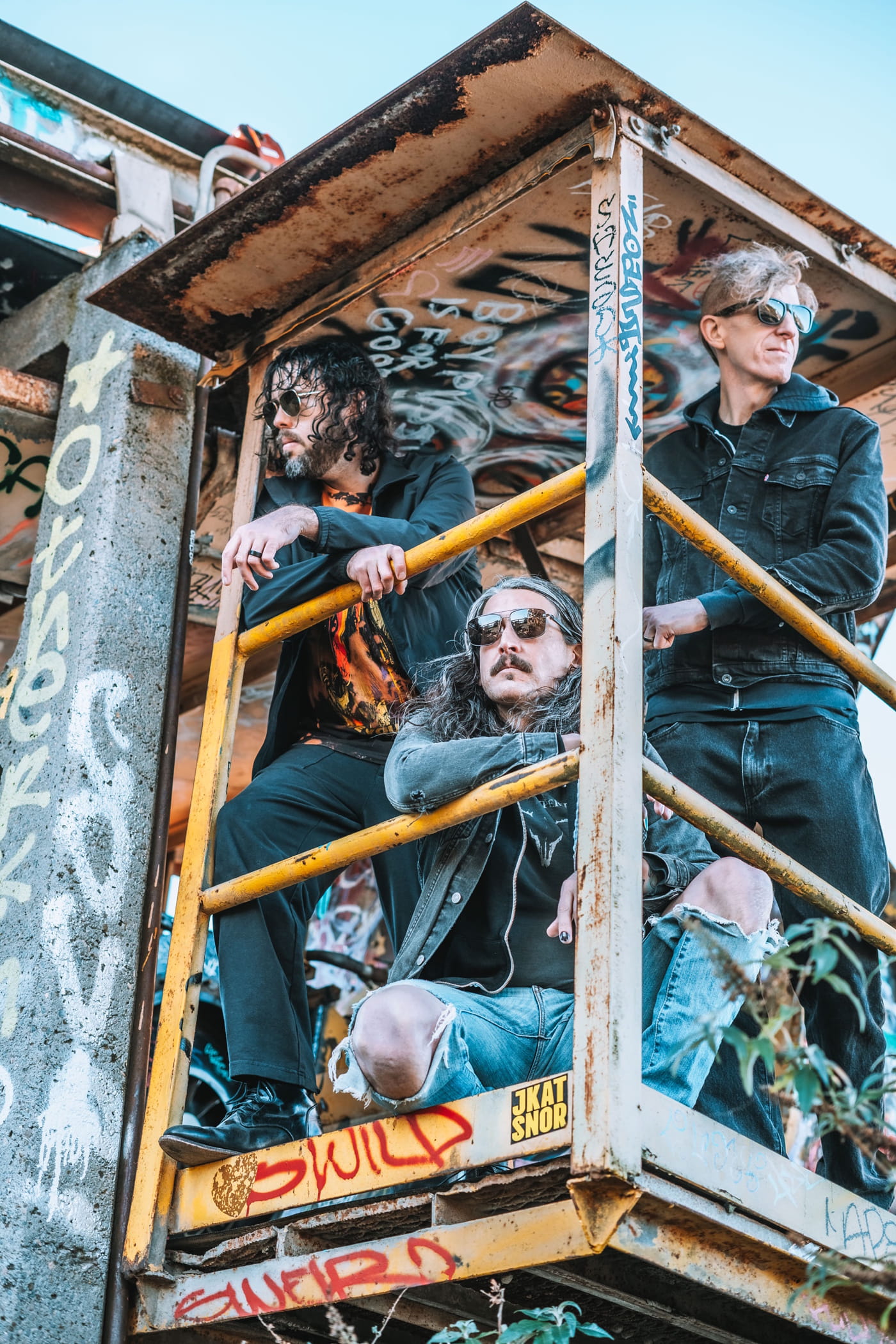 Portland's psych rockers VERADAS pull from grunge, krautrock and the Everly Brothers on "Hud Money" 1 Veradas, by Jackson Hagin