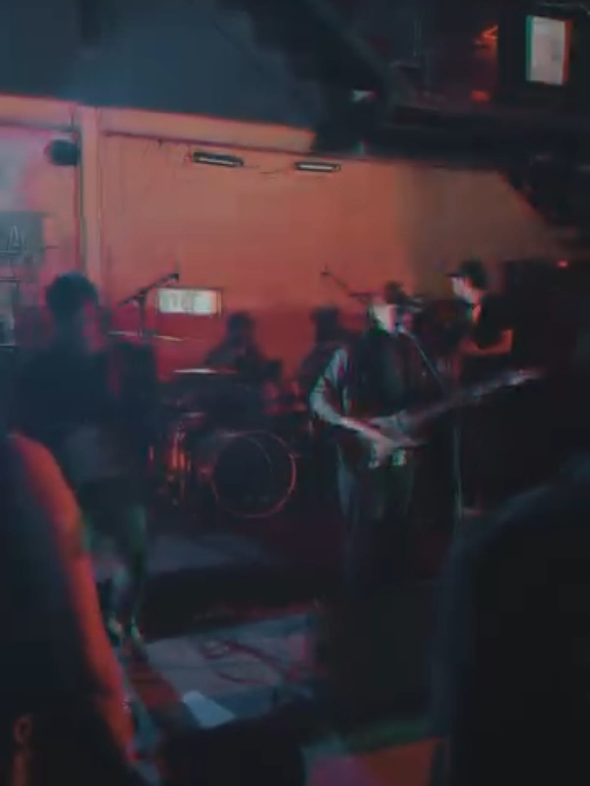 Gol Olímpico share "respirar en cuadro," a shoegaze panic-attack song built around box breathing and the songwriter who first showed them emo in Spanish 2 Tijuana show - Gol Olimpico