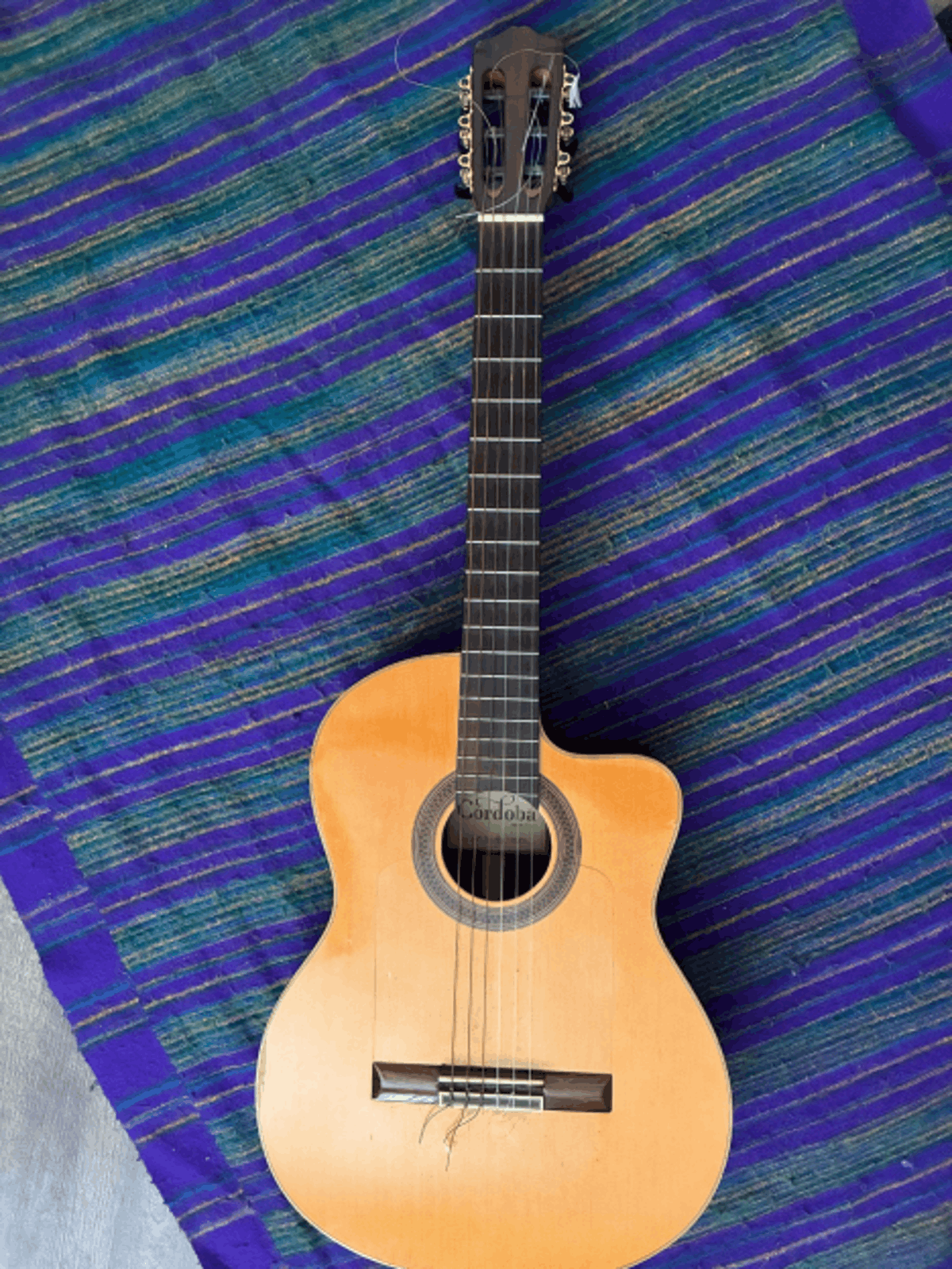 Nylon strings, telecaster twang, and a photo from Thailand: inside proun's 'Maybe Luck' 7 proun