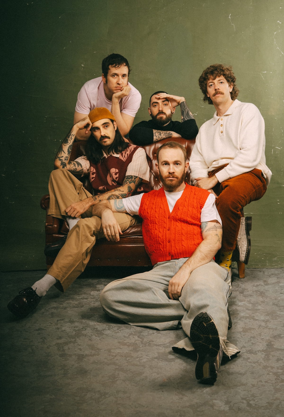FUET! follow their breakout year with the sharp new single “Roll With It” 1 FUET!, by Loro Esteso