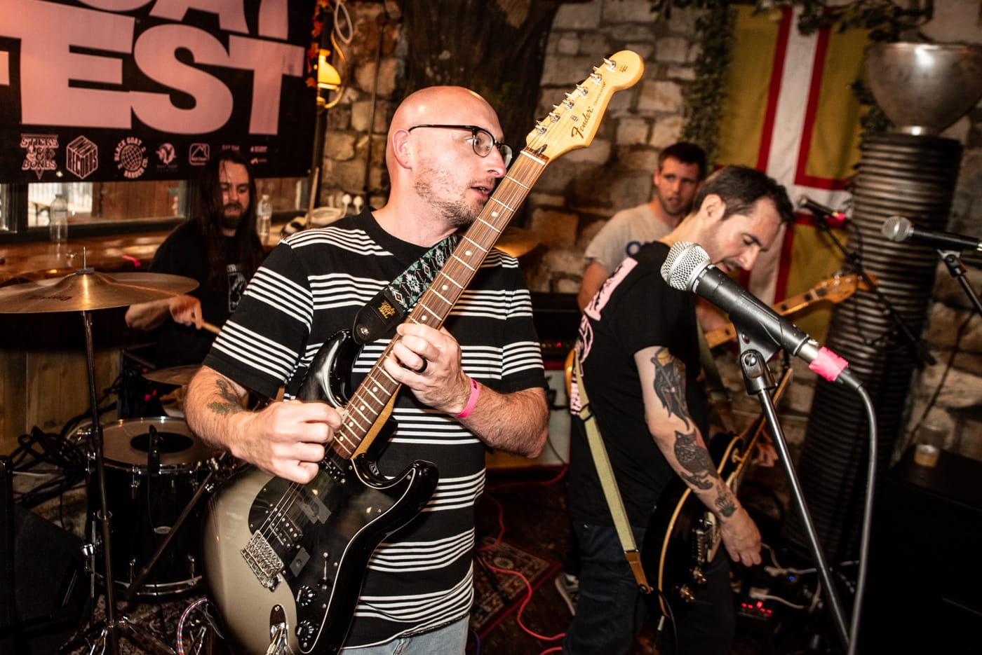 hairpin pair Angel Du$t-style power pop with hardcore intensity on "Framing" 4 hairpin