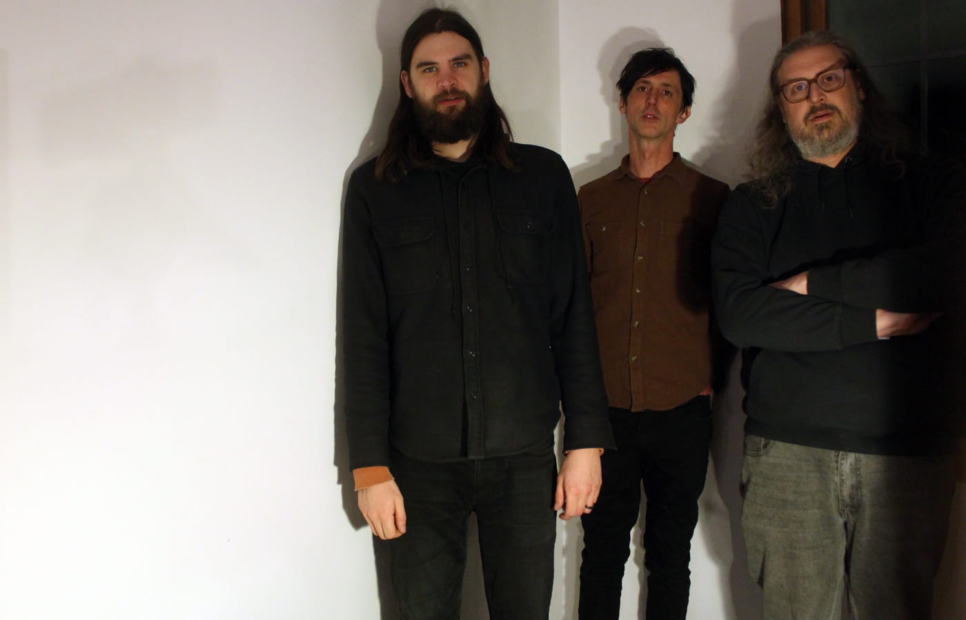 NARROW ARM stretch post-punk, make post-rock shorter, tighter and more physical on "Ticking Clock" 2 Narrow Arm