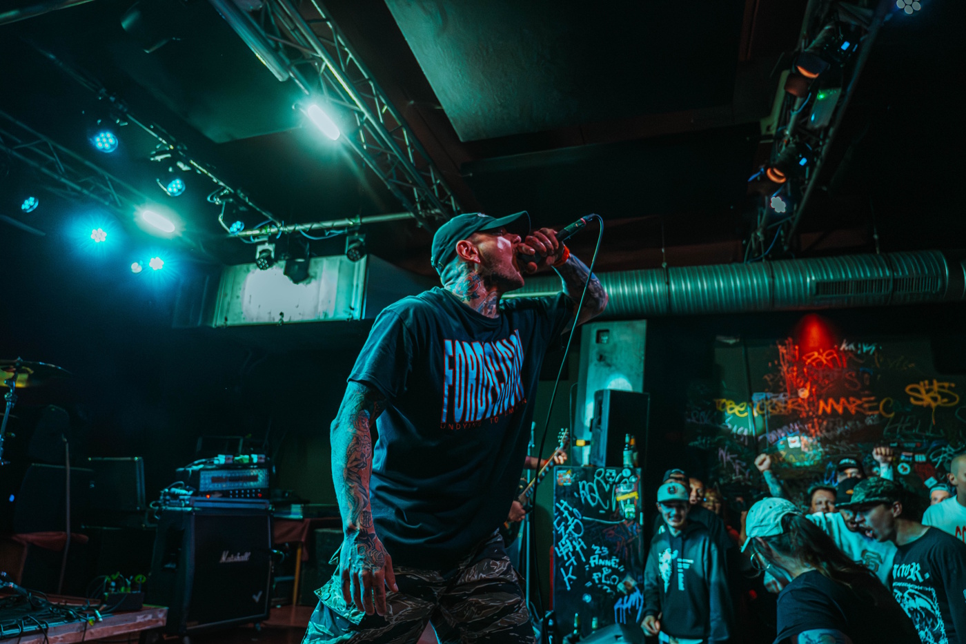 Dresden hardcore powerhouse RISK IT! drop "The Bottom Line", new LP on War Records coming up! 1 Risk It! by Ronja Hackbart
