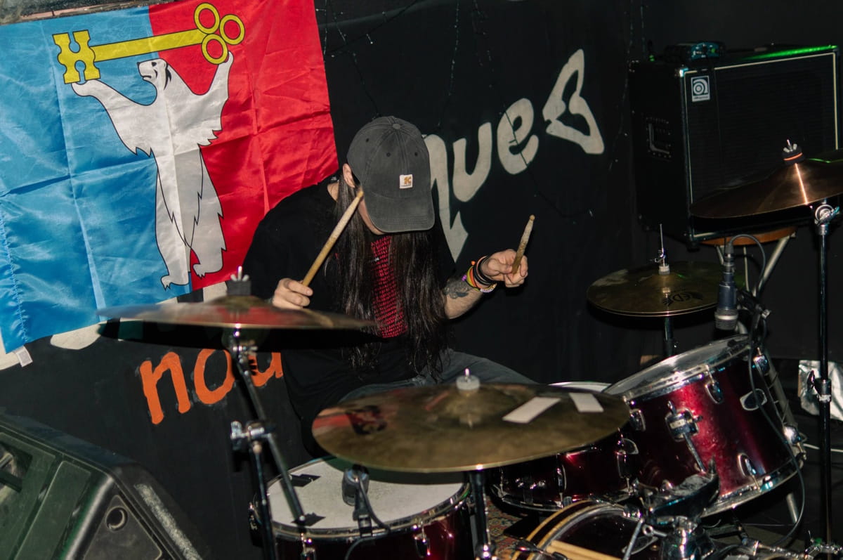 "Bare emotions need no visa": new international screamo split from ангст., L'Idylle and Misericorde 5 ангст live