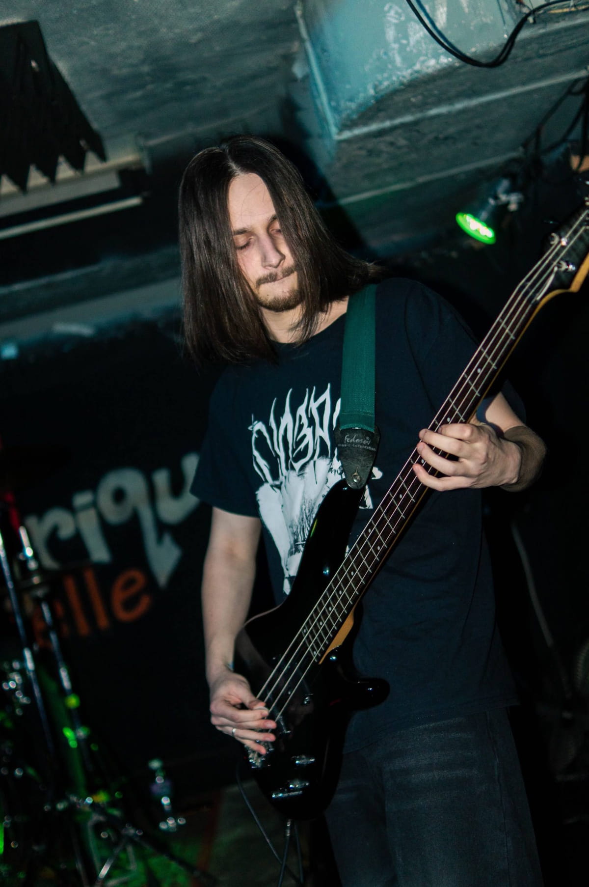 "Bare emotions need no visa": new international screamo split from ангст., L'Idylle and Misericorde 9 ангст live