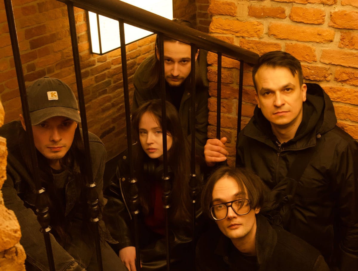 "Bare emotions need no visa": new international screamo split from ангст., L'Idylle and Misericorde 7 ангст