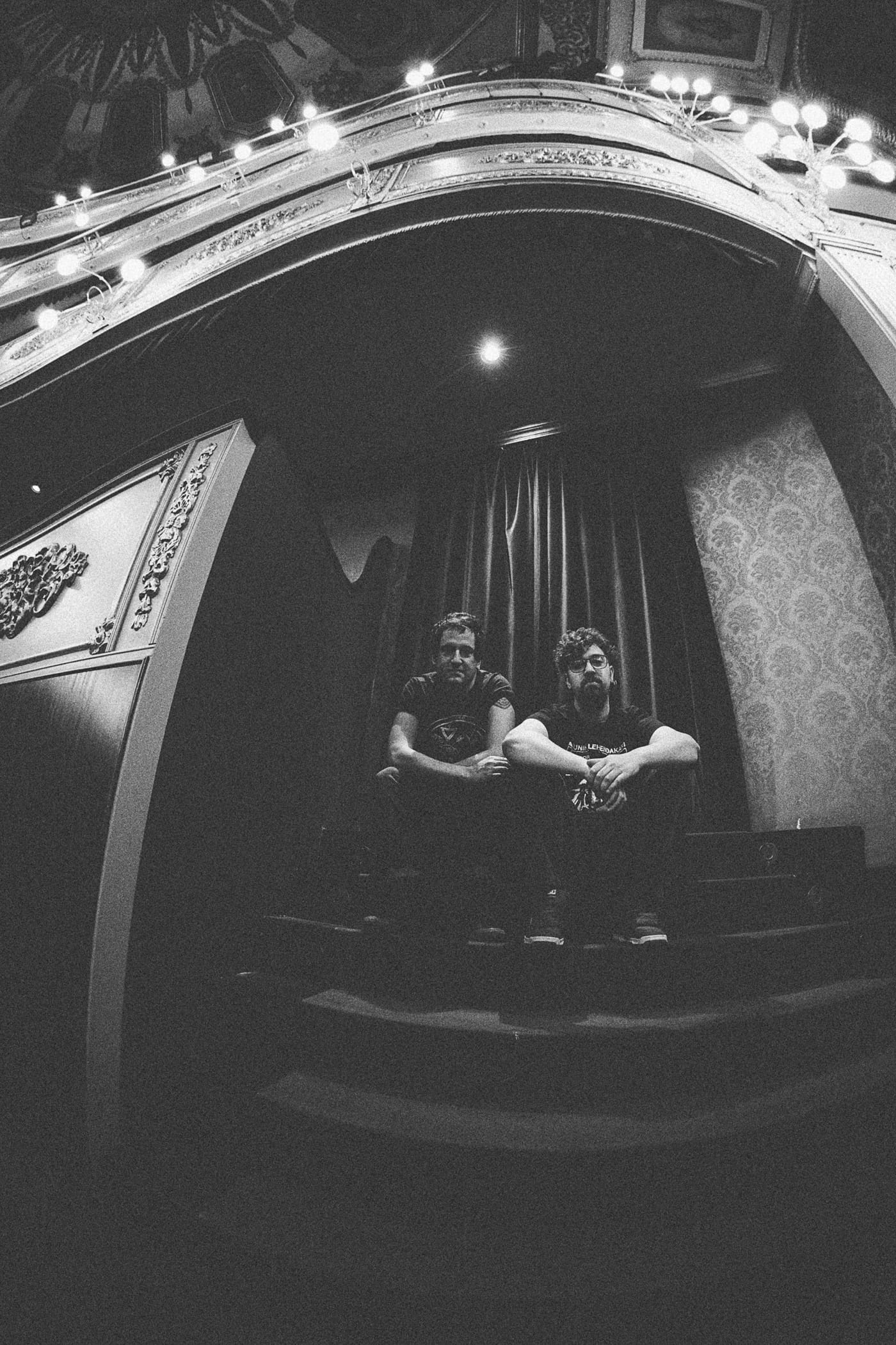 A pirate orchestra for the end of the world: wild post hardcore duo TANO! closes a decade with "Danses a la Discòrdia" 2 TANO! by Sergi Vila - Teatre municipal Girona