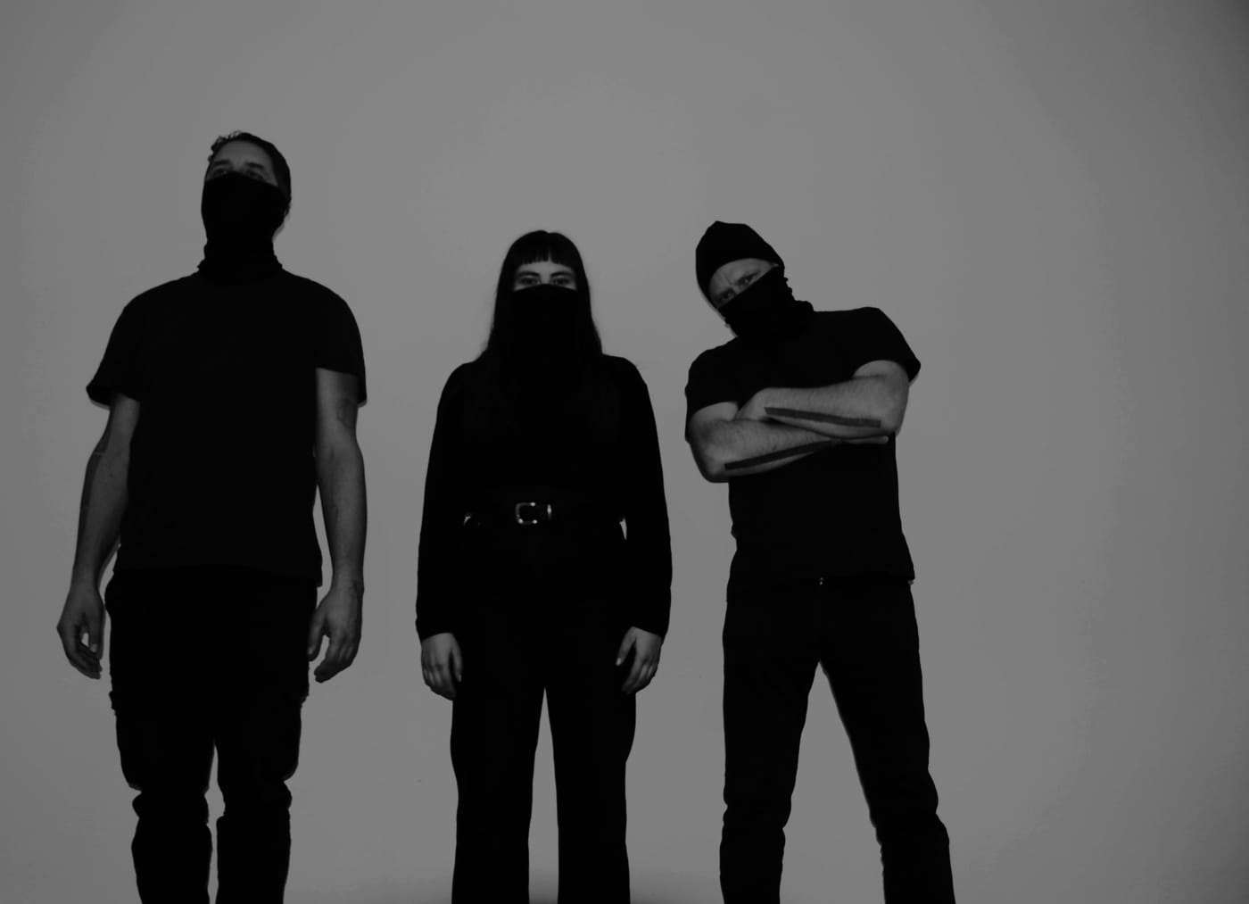 Slovak dark-core trio Ničiteľ return with new album "Biela" and premiere the video for "Žltá" 1 Ničiteľ