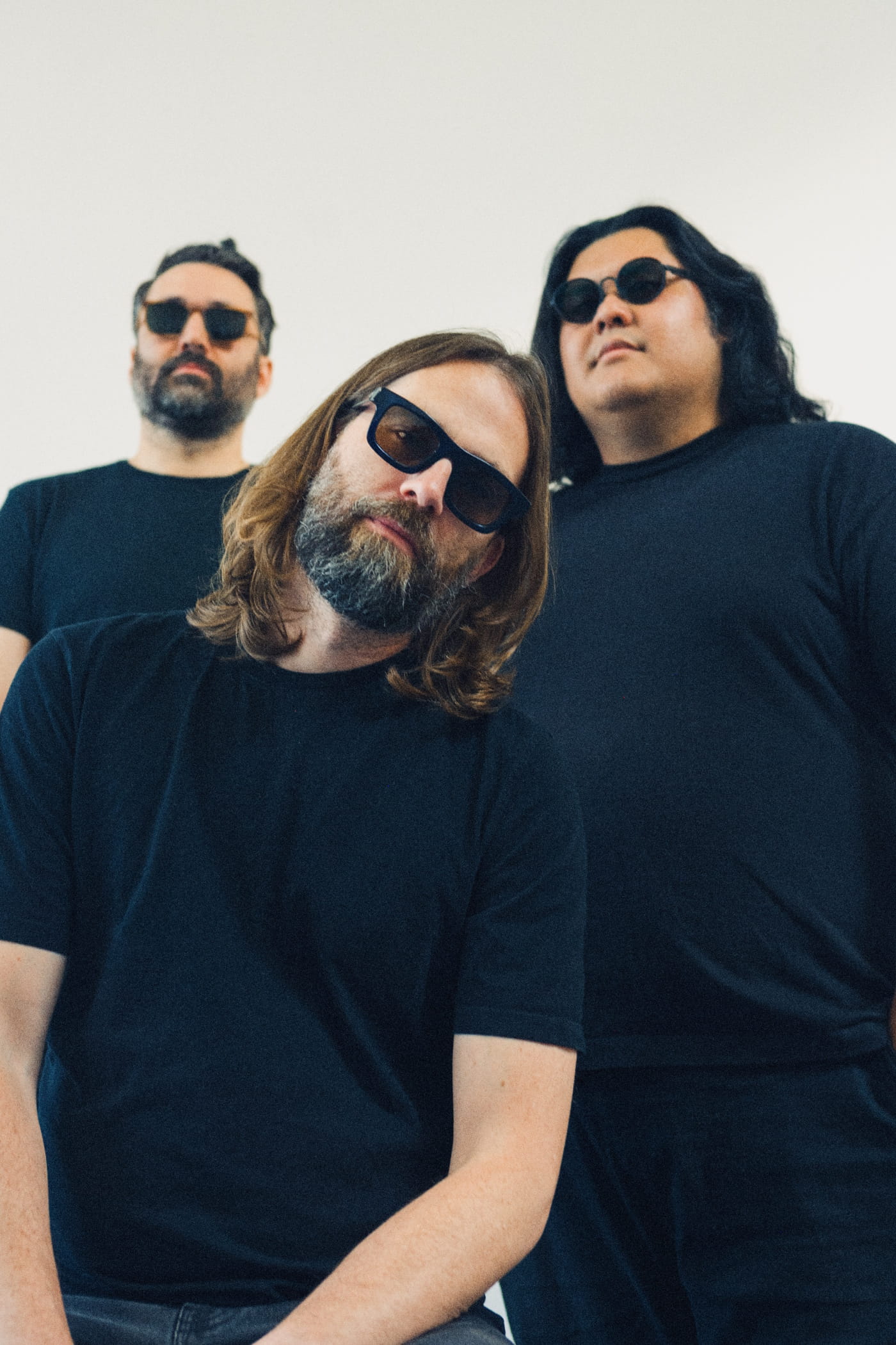 Sludge noise rockers WEALTHY WOMEN on toxic masculinity, war, and immigration on massive new album "Children" 2 Wealthy Women