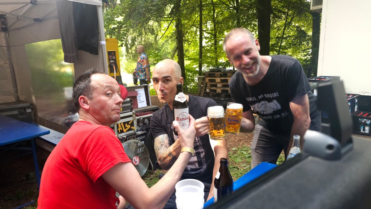 ANTILLECTUAL look back on 25 years of touring, politics and DIY work 9 After show beer at KNRD Fest, Roos de Huu