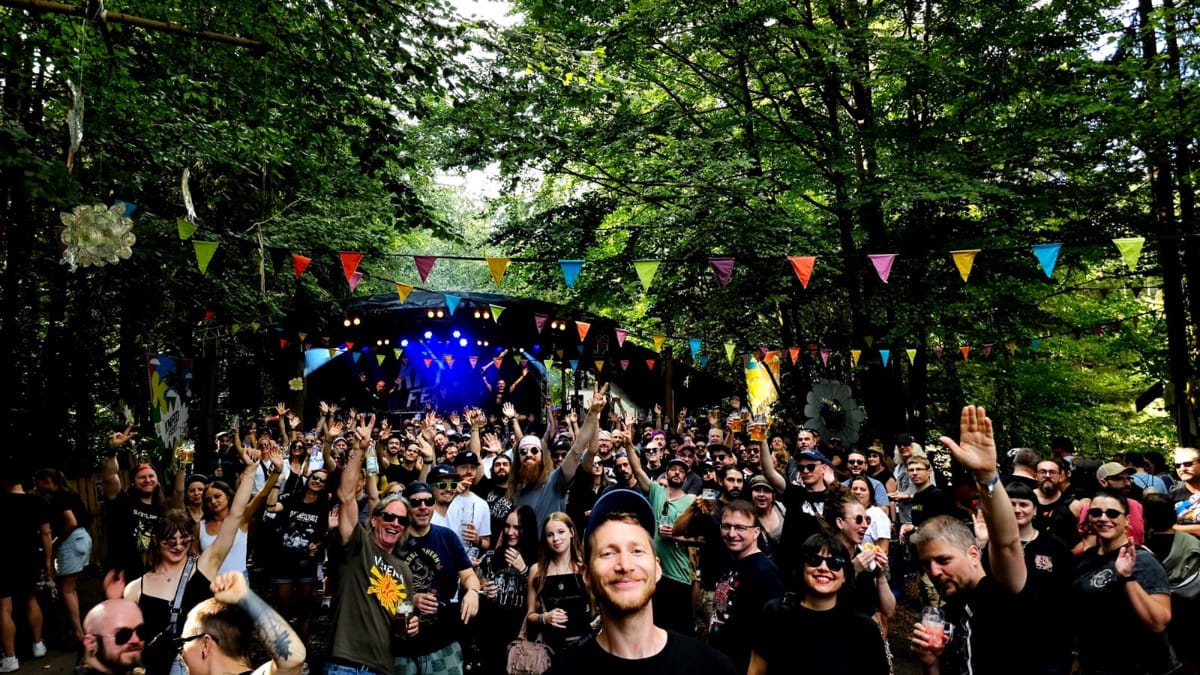 ANTILLECTUAL look back on 25 years of touring, politics and DIY work 12 reversed crowd photo roos de huu