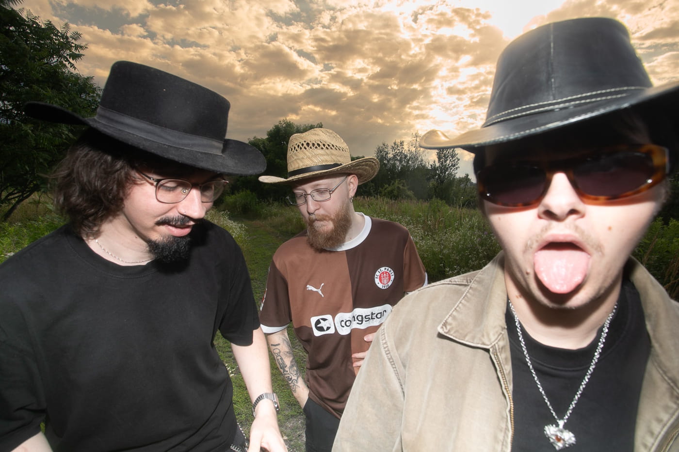 Katowice emo/shoegaze trio przeprosiny turn dream loss into captivating debut album "femme" 1 przeprosiny, by Jacek Brzoza