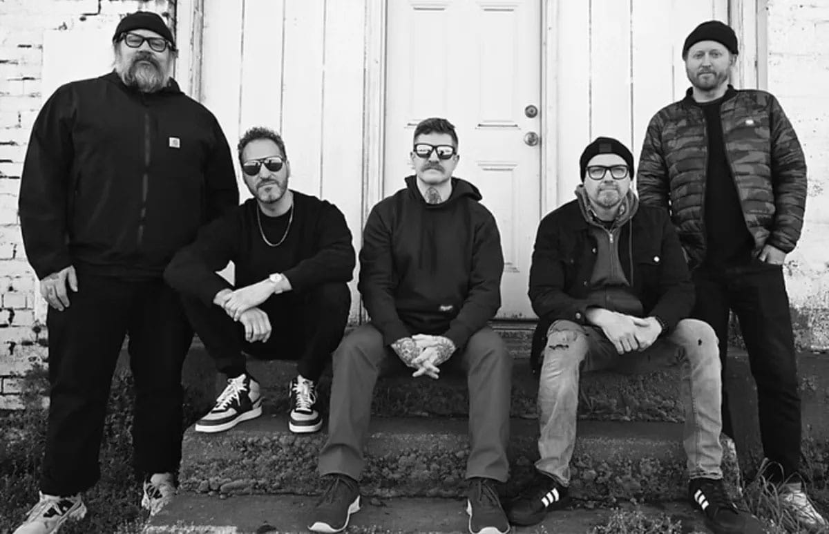 RACETRAITOR on "Nobody Son of Nobody", Chicago violence, Persian mysticism and thirty years of living with their politics 8 rt bandphoto 1