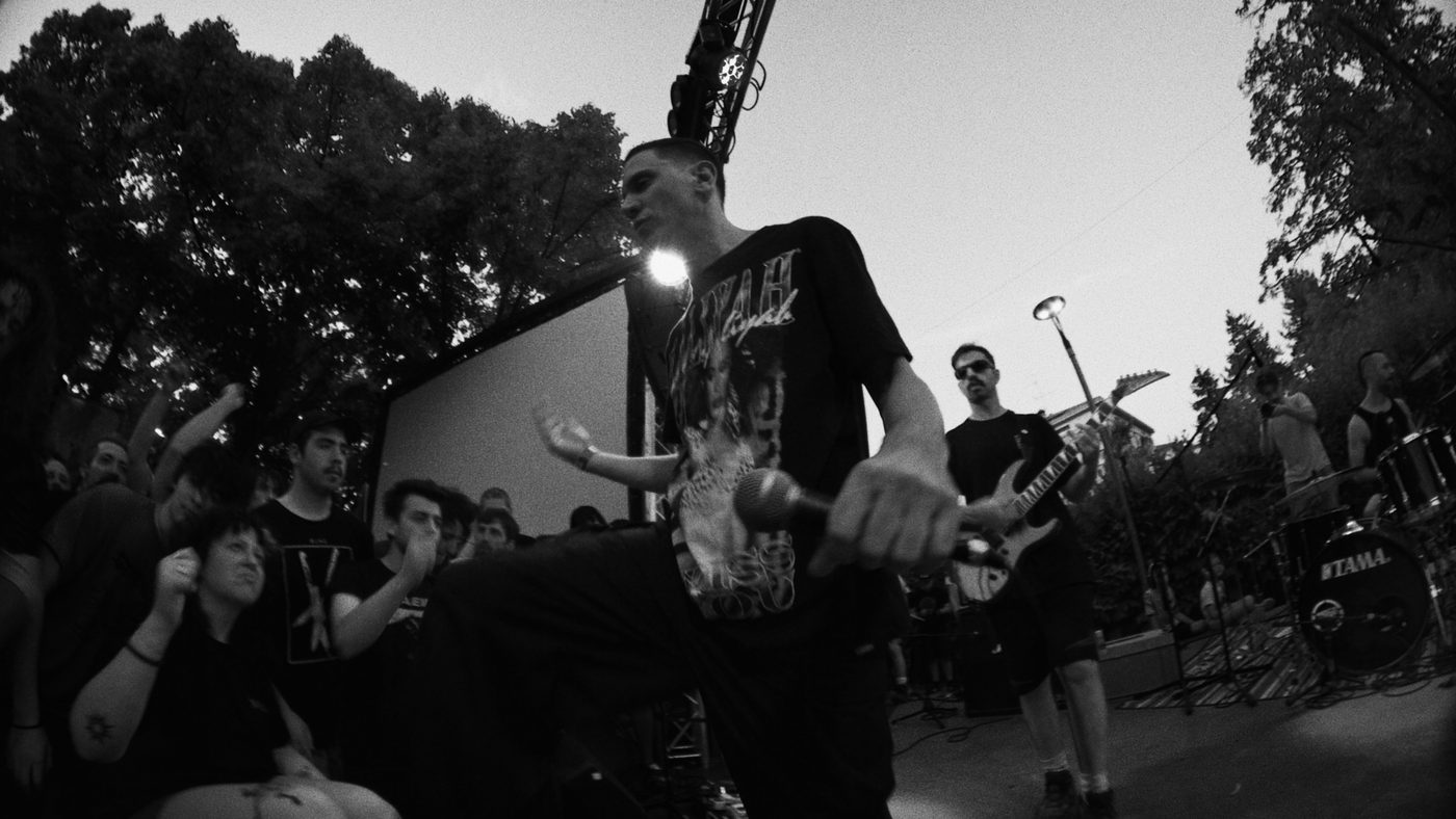 Fast hardcore, old factory haunts and a basketball court: DIE ABETE premiere "Giovani Volpi" 5 DIE ABETE